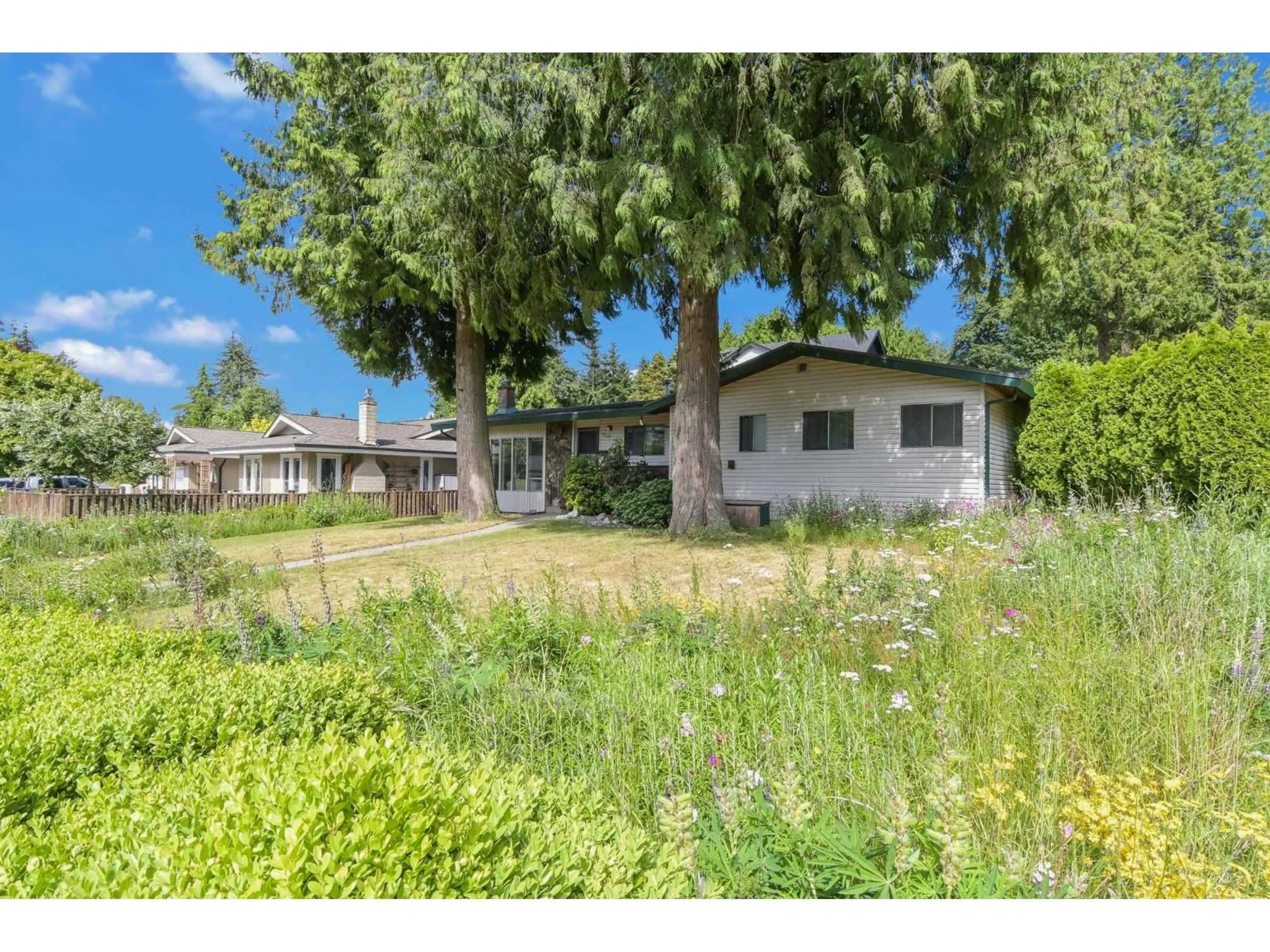 A pic from outside/outdoor area/front of a property/back of a property/a pic from drone, unknown for 2560 127 STREET, Surrey British Columbia V4A5S6