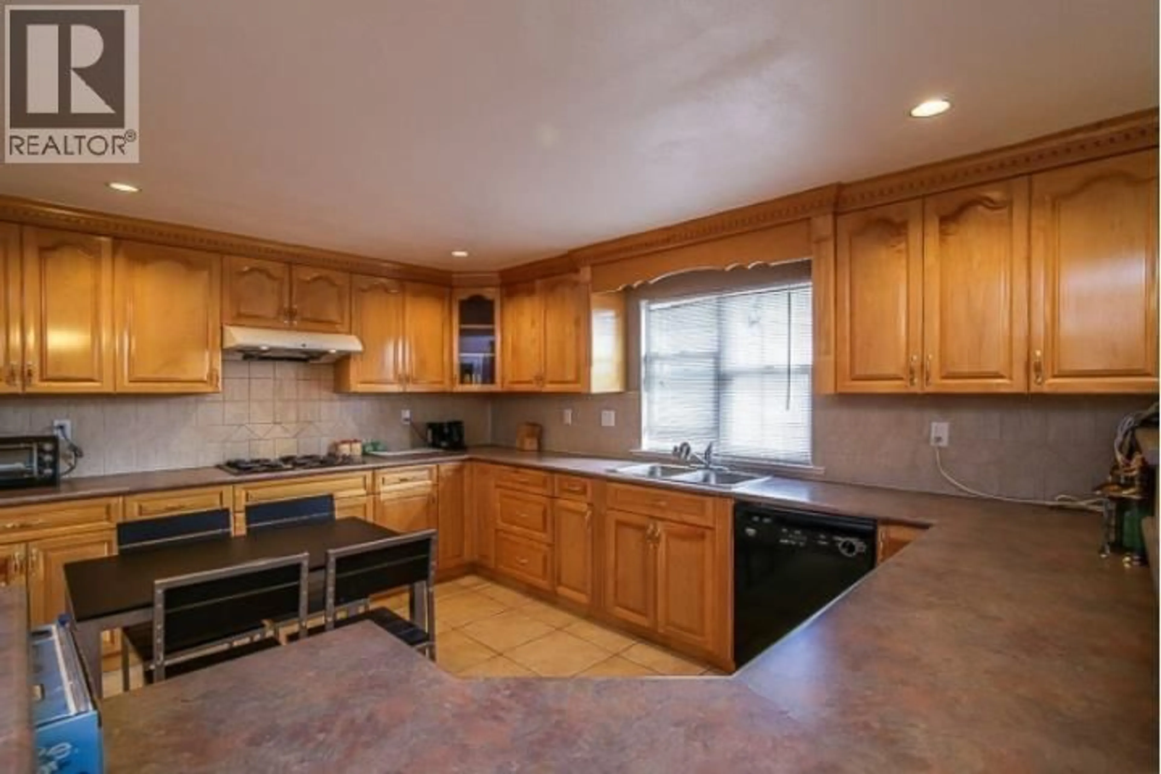 Standard kitchen, ceramic/tile floor for 8820 NO. 4 ROAD, Richmond British Columbia V6Y2T6