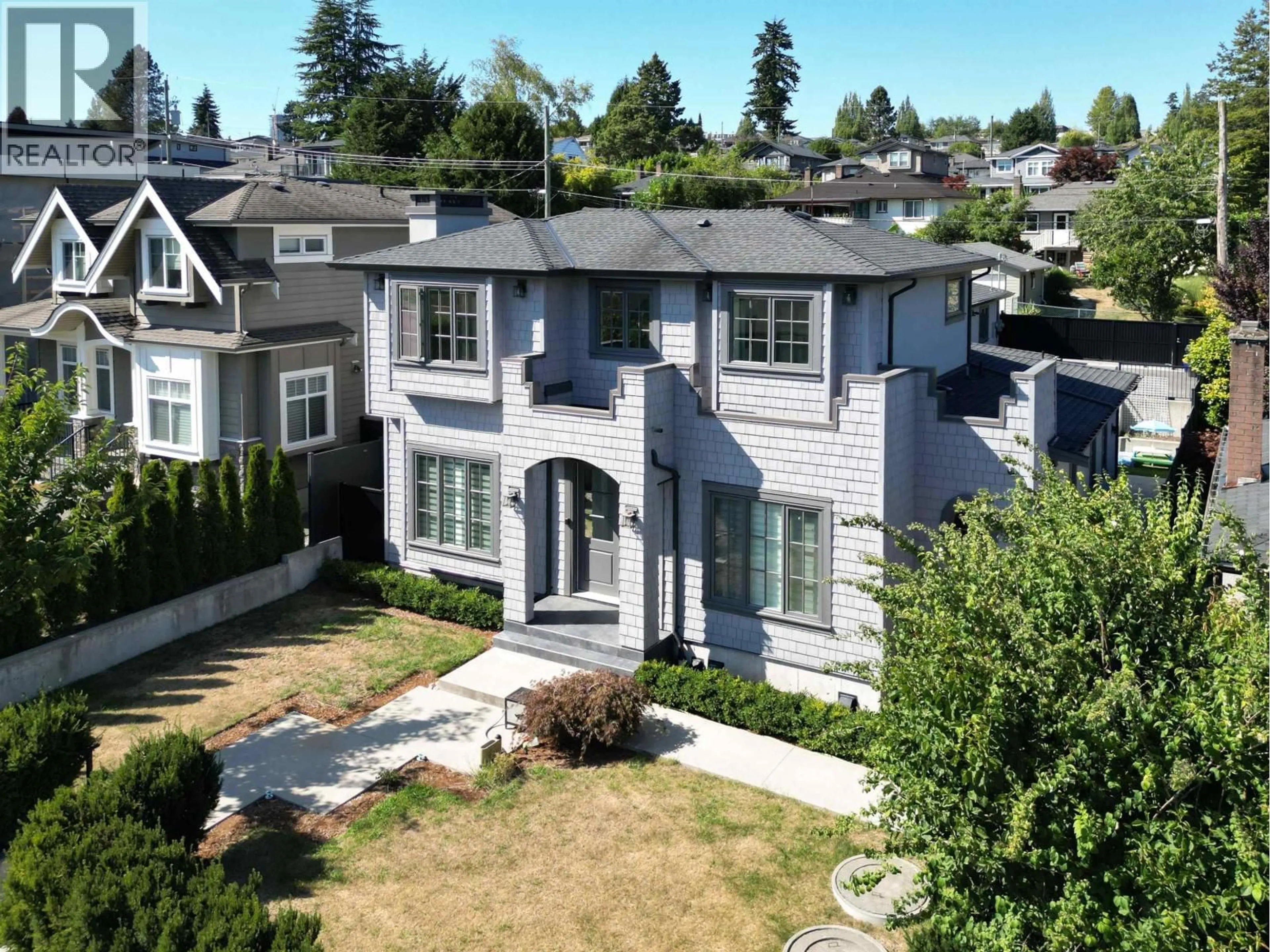 A pic from outside/outdoor area/front of a property/back of a property/a pic from drone, street for 6549 PORTLAND STREET, Burnaby British Columbia V5E1A1