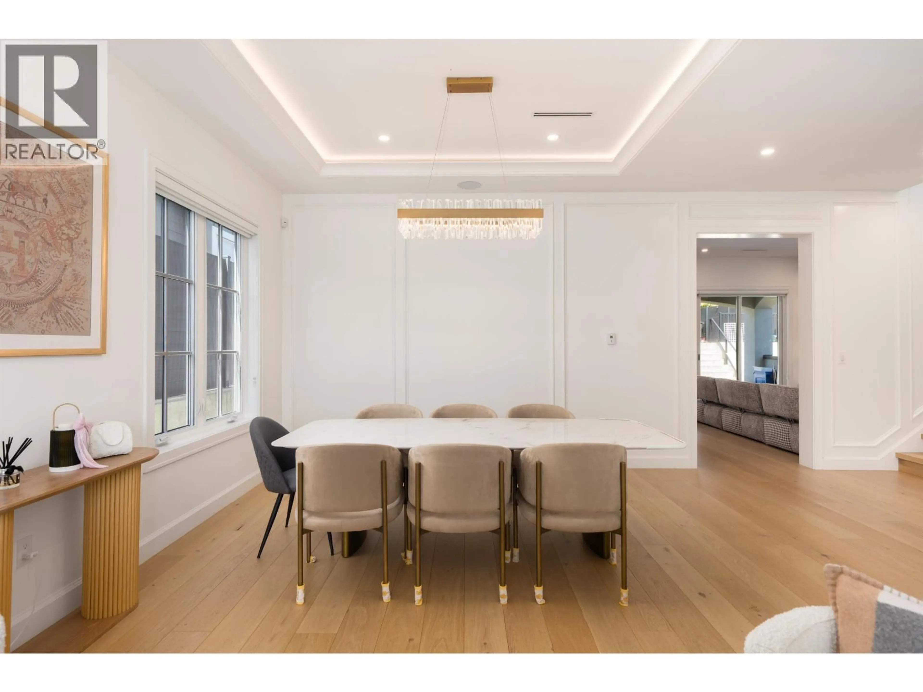 Dining room, wood/laminate floor for 6549 PORTLAND STREET, Burnaby British Columbia V5E1A1
