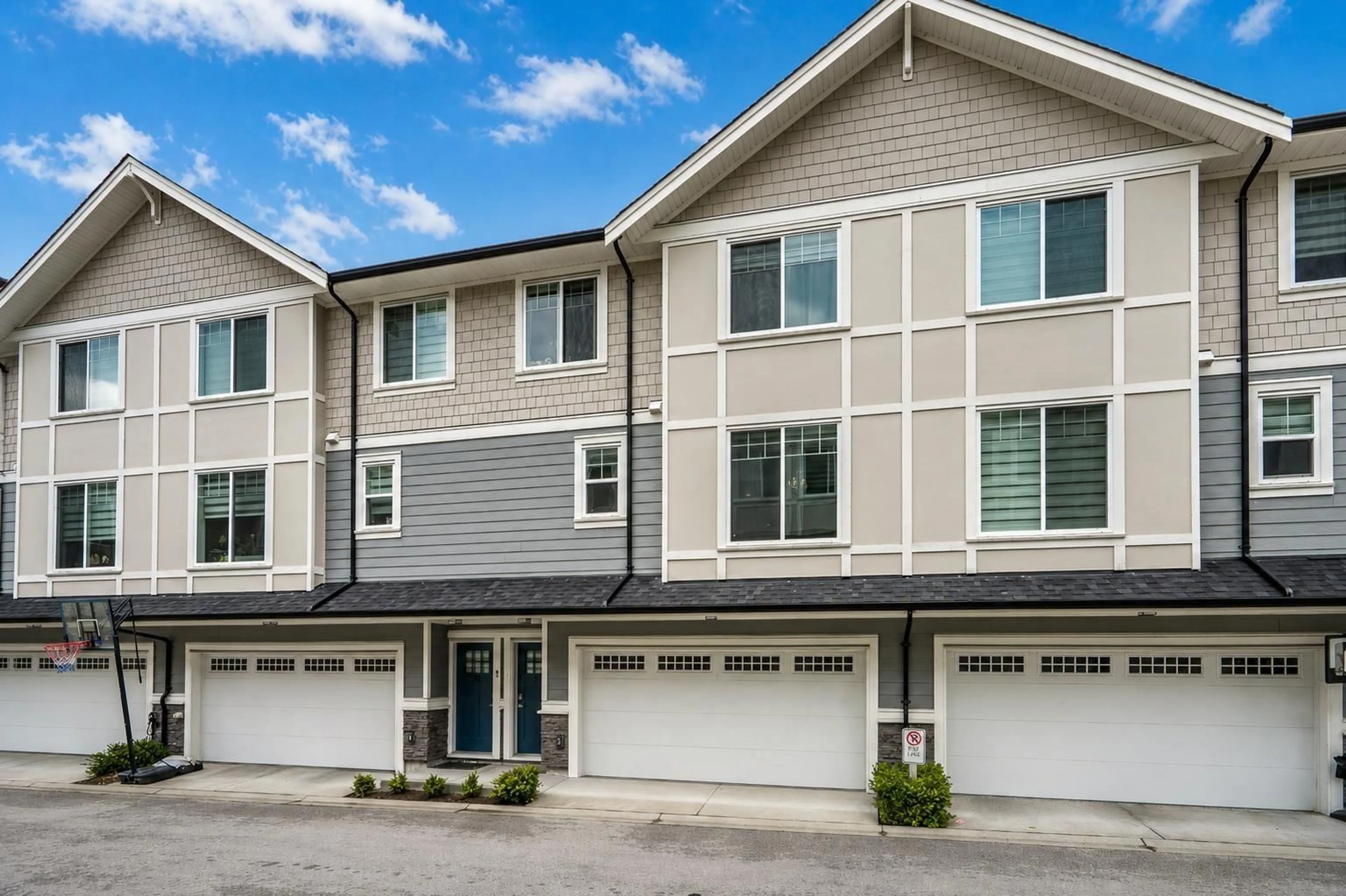 Home with vinyl exterior material, street for 31 - 19501 74 AVENUE, Surrey British Columbia V4N6V7