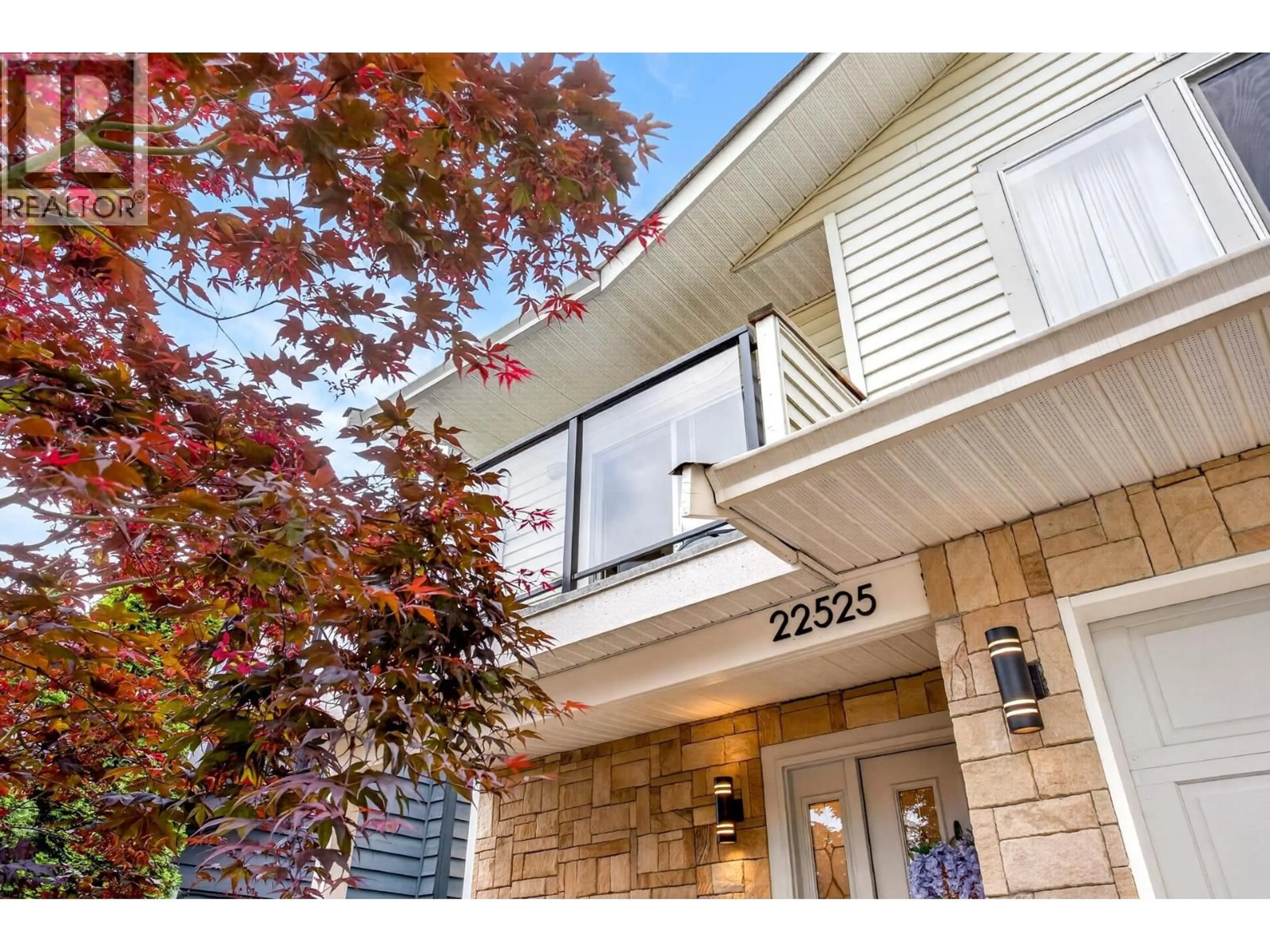 Home with vinyl exterior material, street for 22525 BRICKWOOD CLOSE, Maple Ridge British Columbia V2X9J5