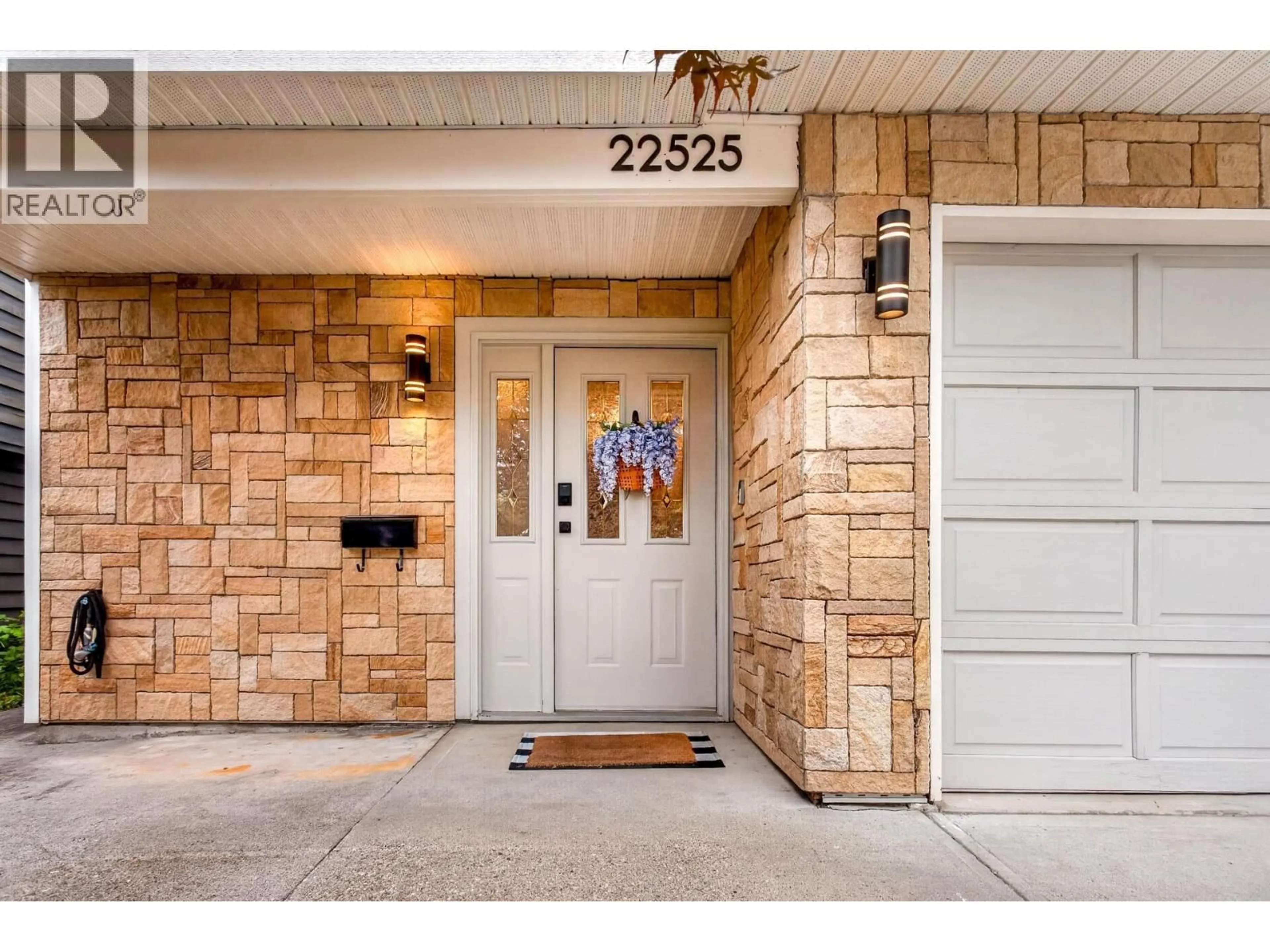 Indoor entryway for 22525 BRICKWOOD CLOSE, Maple Ridge British Columbia V2X9J5