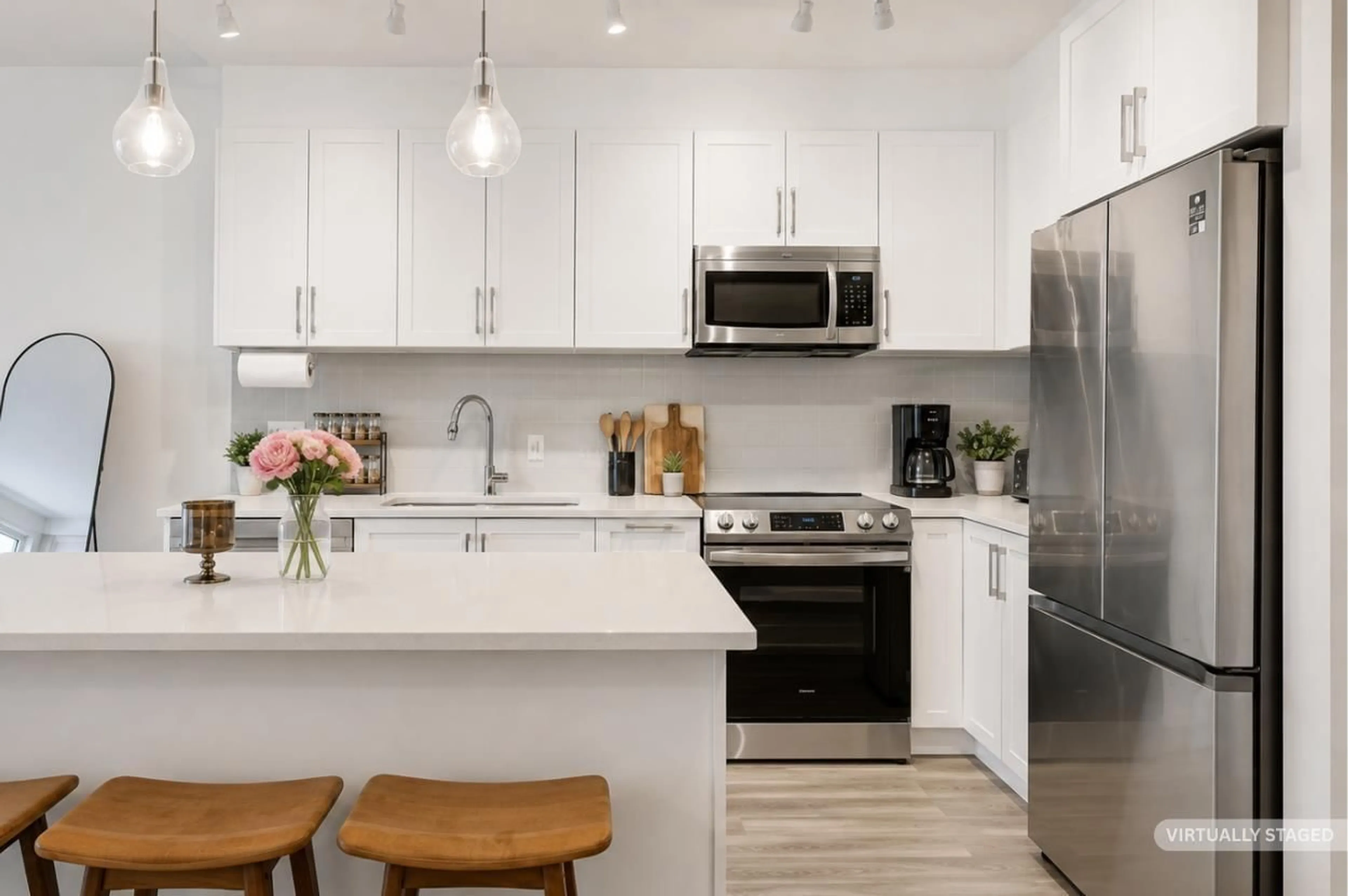 Open concept kitchen, ceramic/tile floor for 402 - 20356 72B AVENUE, Langley British Columbia V2Y4J9