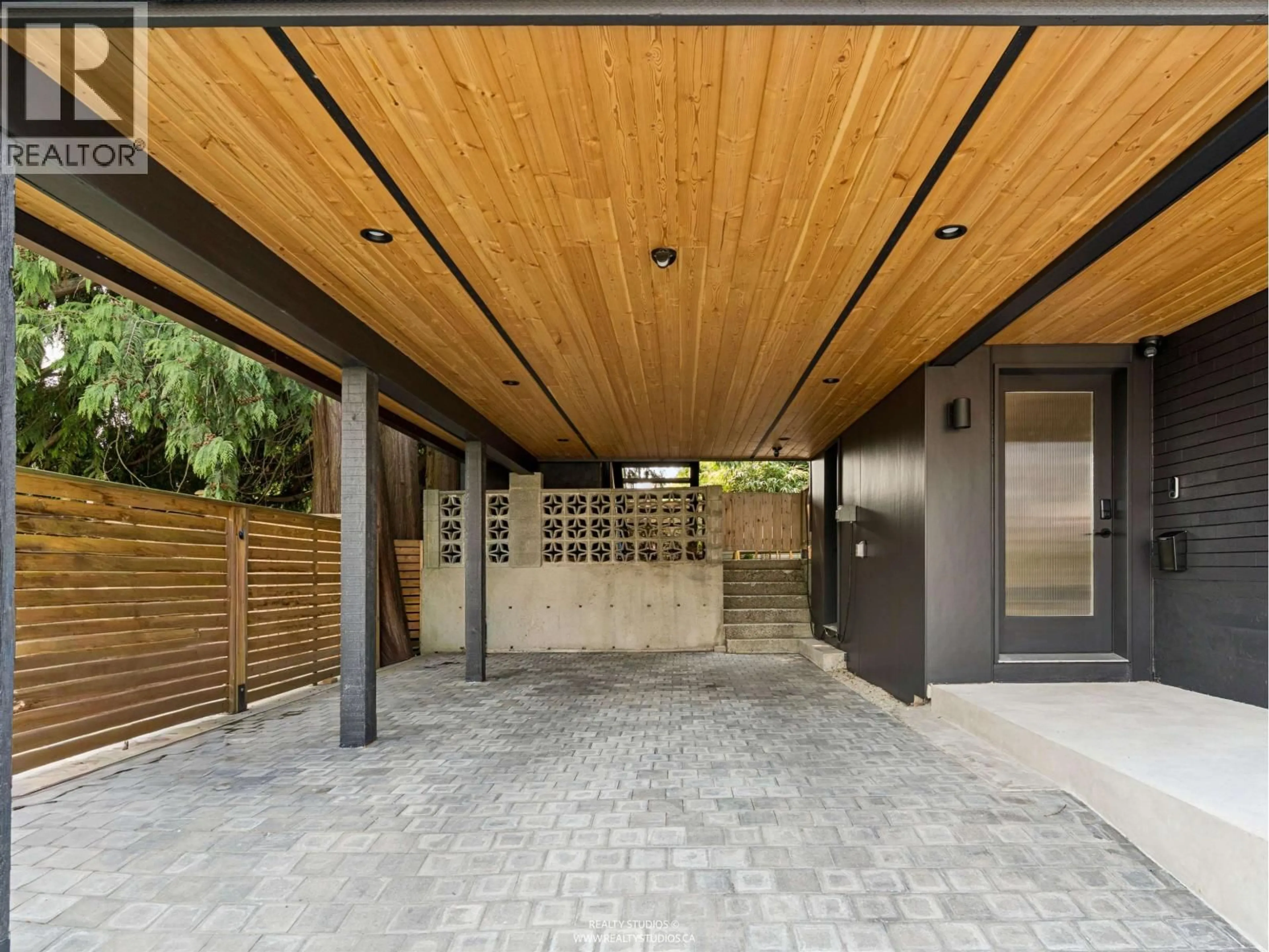 Indoor entryway for 476 29TH AVENUE, Vancouver British Columbia V5V2R7