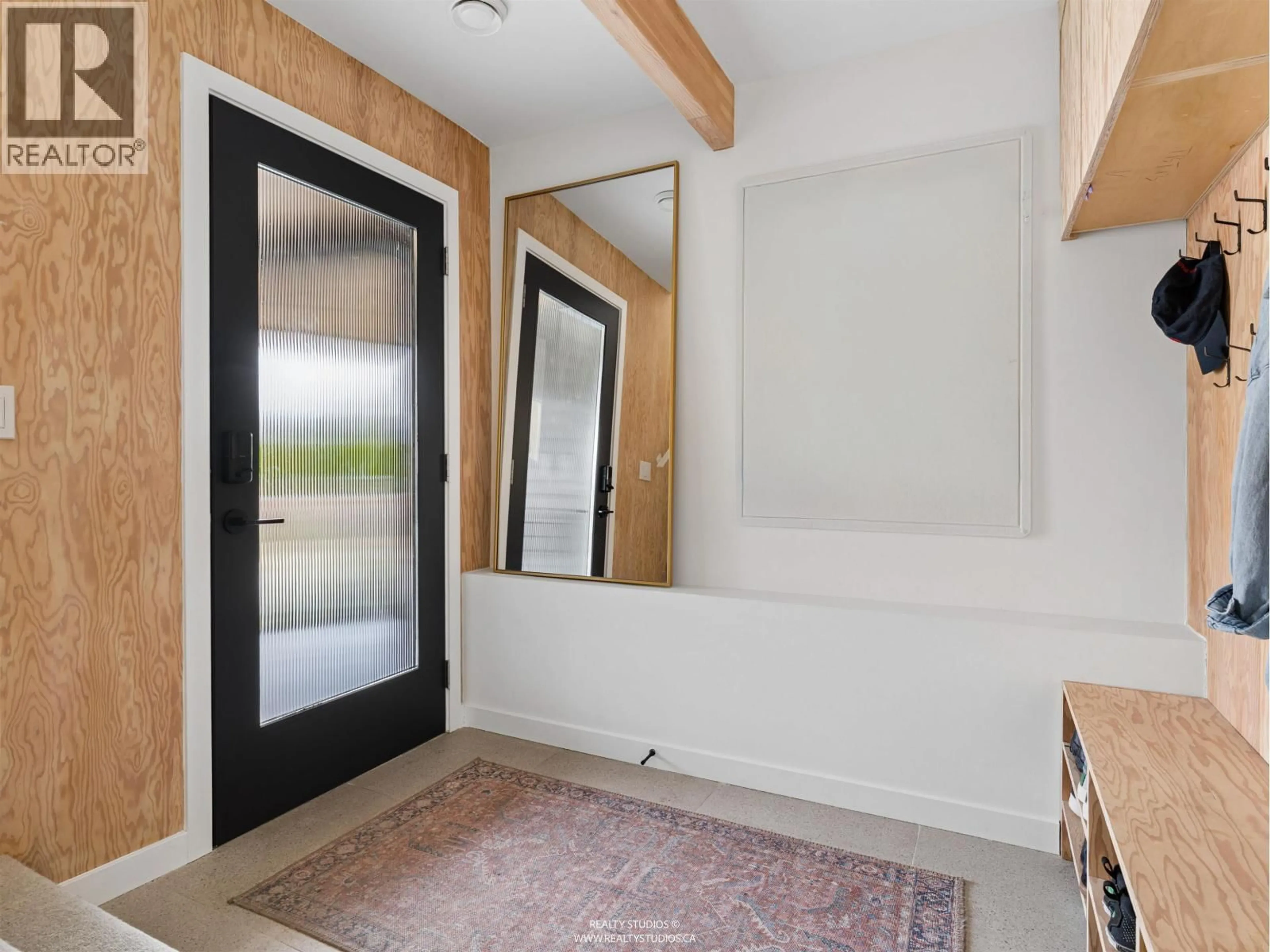 Indoor entryway for 476 29TH AVENUE, Vancouver British Columbia V5V2R7