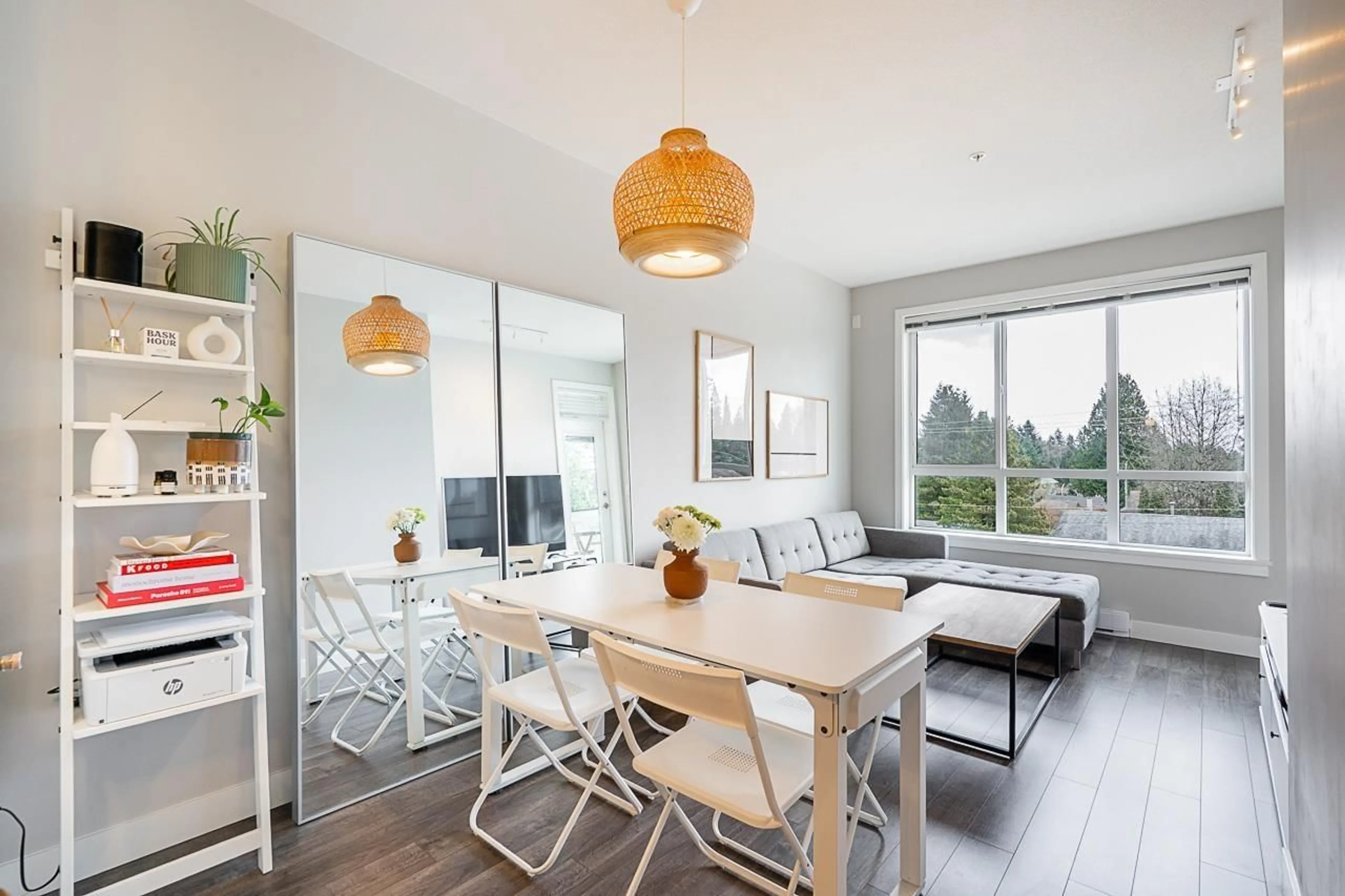 Dining room, wood/laminate floor for 405 - 15388 105 AVENUE, Surrey British Columbia V3R0C4