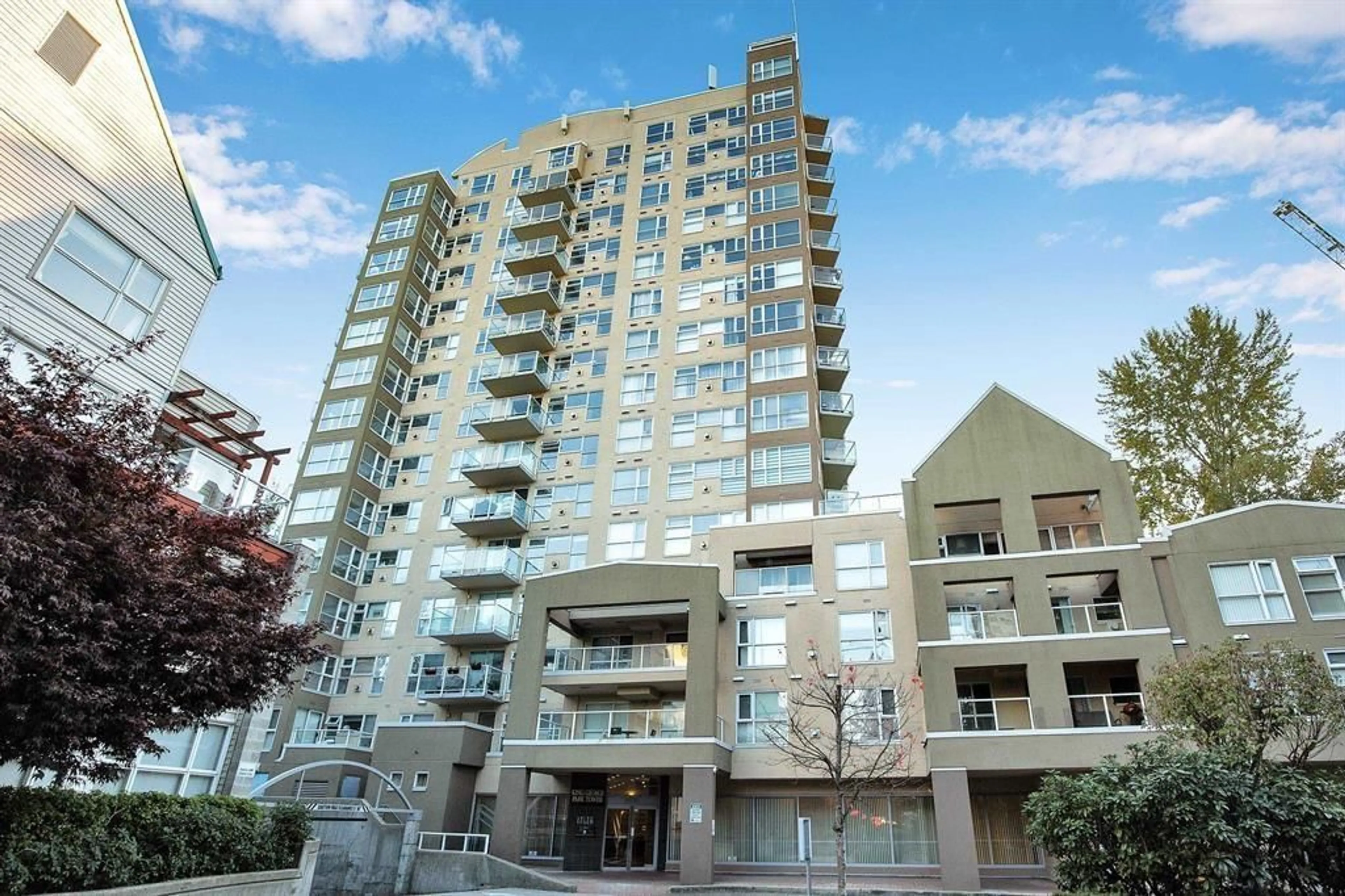Patio, building for 507 - 9830 WHALLEY BOULEVARD, Surrey British Columbia V3T5S7