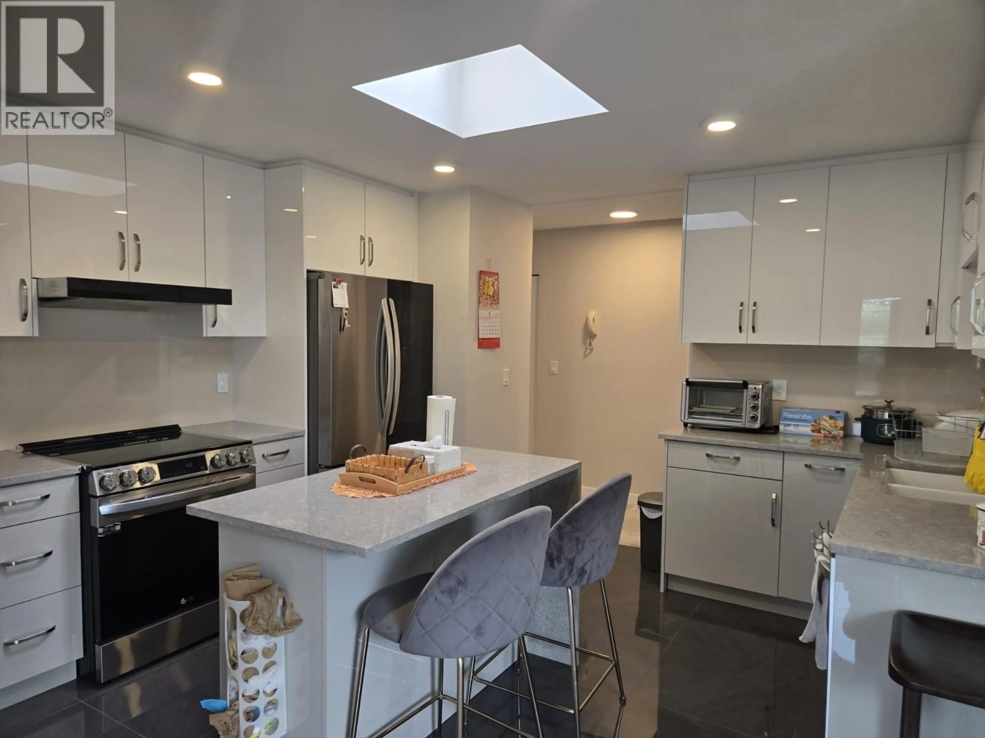 Open concept kitchen, ceramic/tile floor for 302 - 7651 ABERCROMBIE DRIVE, Richmond British Columbia V6Y3N3