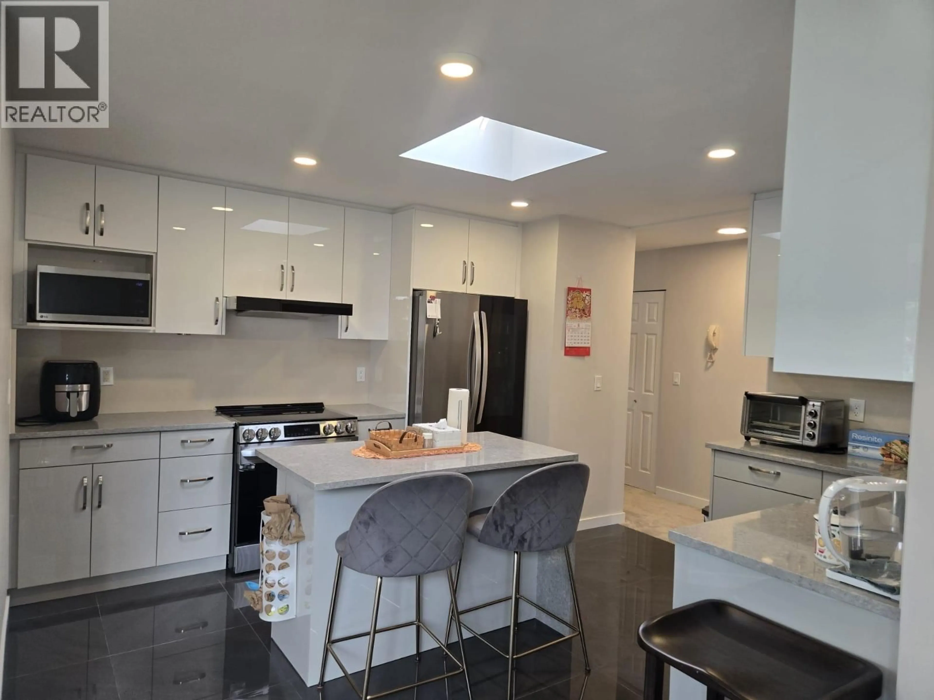 Open concept kitchen, ceramic/tile floor for 302 - 7651 ABERCROMBIE DRIVE, Richmond British Columbia V6Y3N3