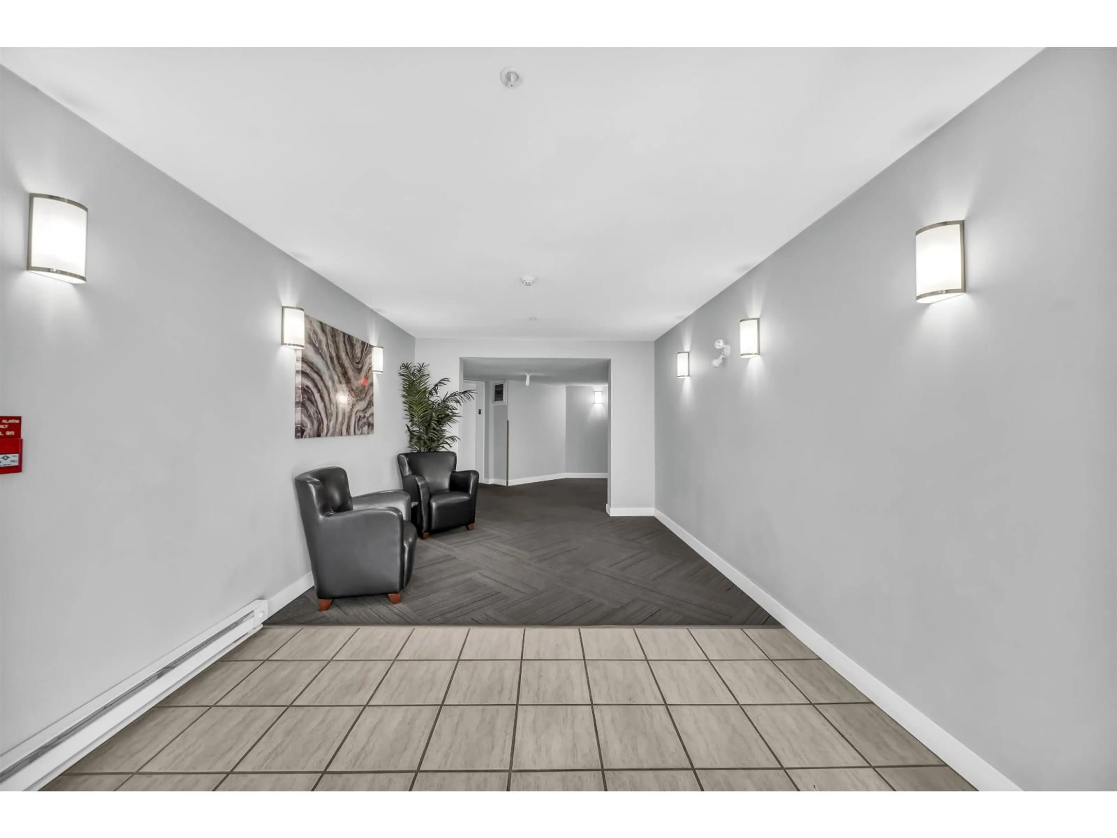 Indoor foyer for 430 - 9979 140 STREET, Surrey British Columbia V3T5W2