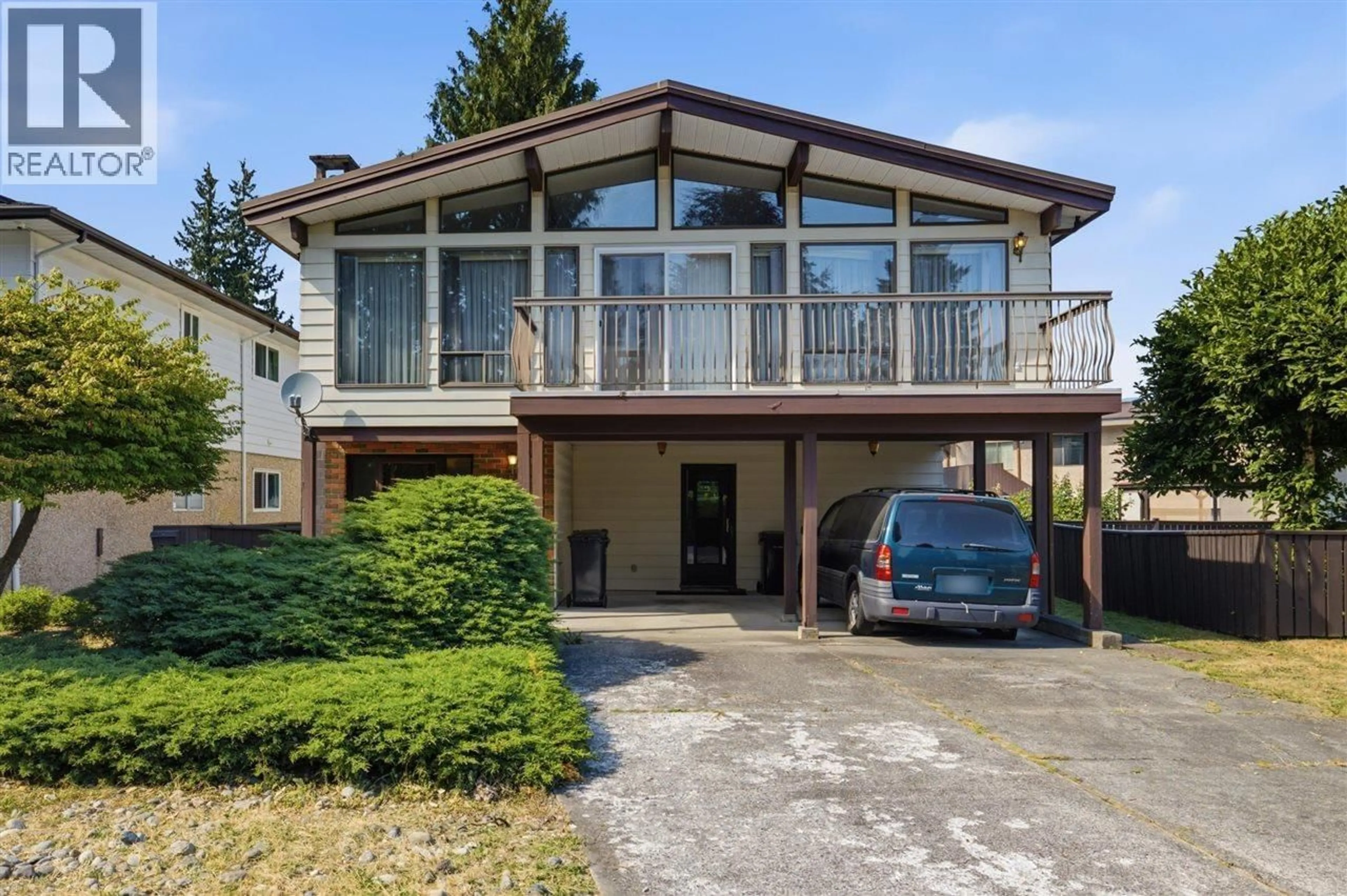 Home with vinyl exterior material, water/lake/river/ocean view for 967 PELTON AVENUE, Coquitlam British Columbia V3J2J3