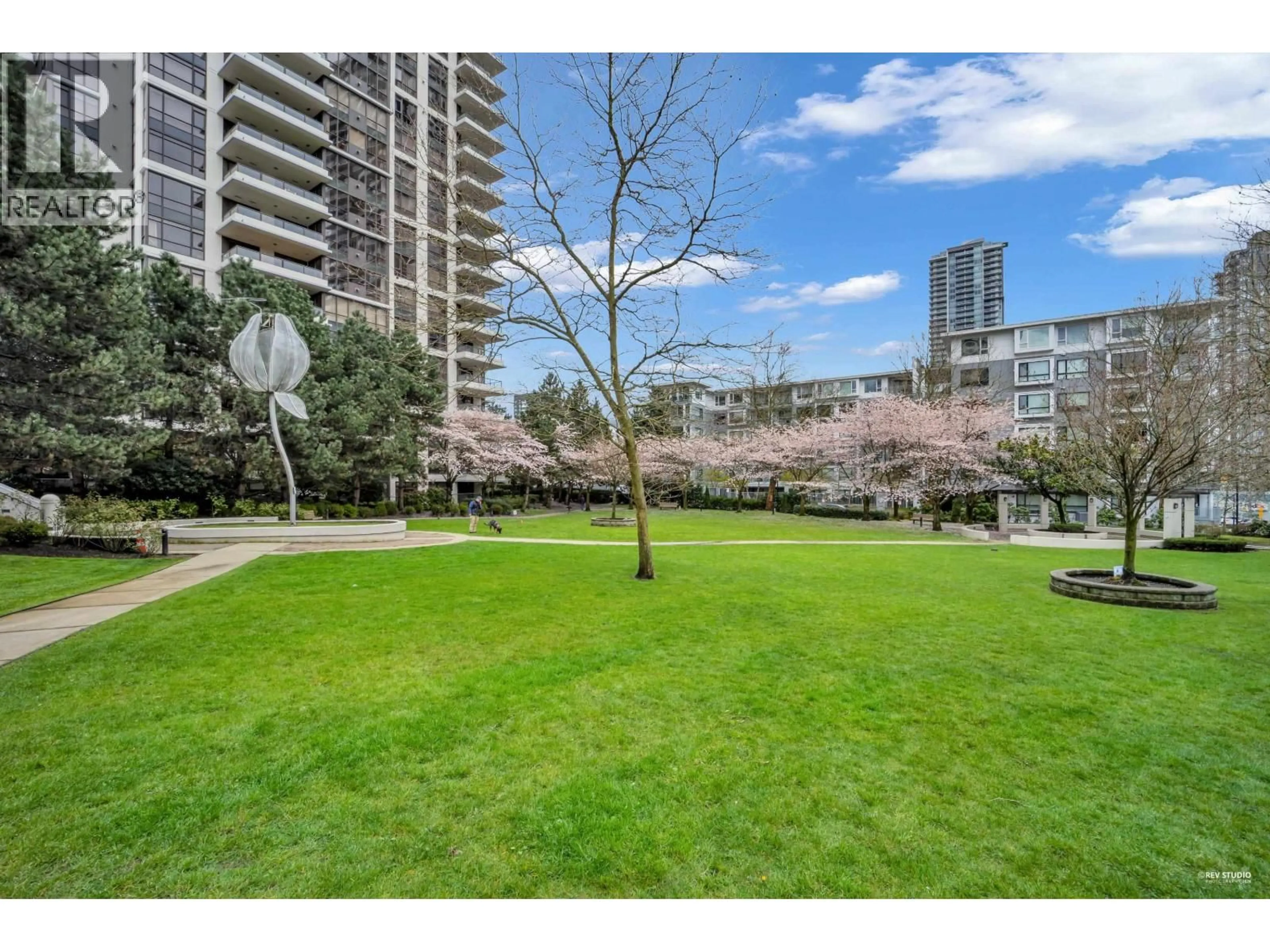 Patio, water/lake/river/ocean view for 1607 - 2138 MADISON AVENUE, Burnaby British Columbia V5C6T6