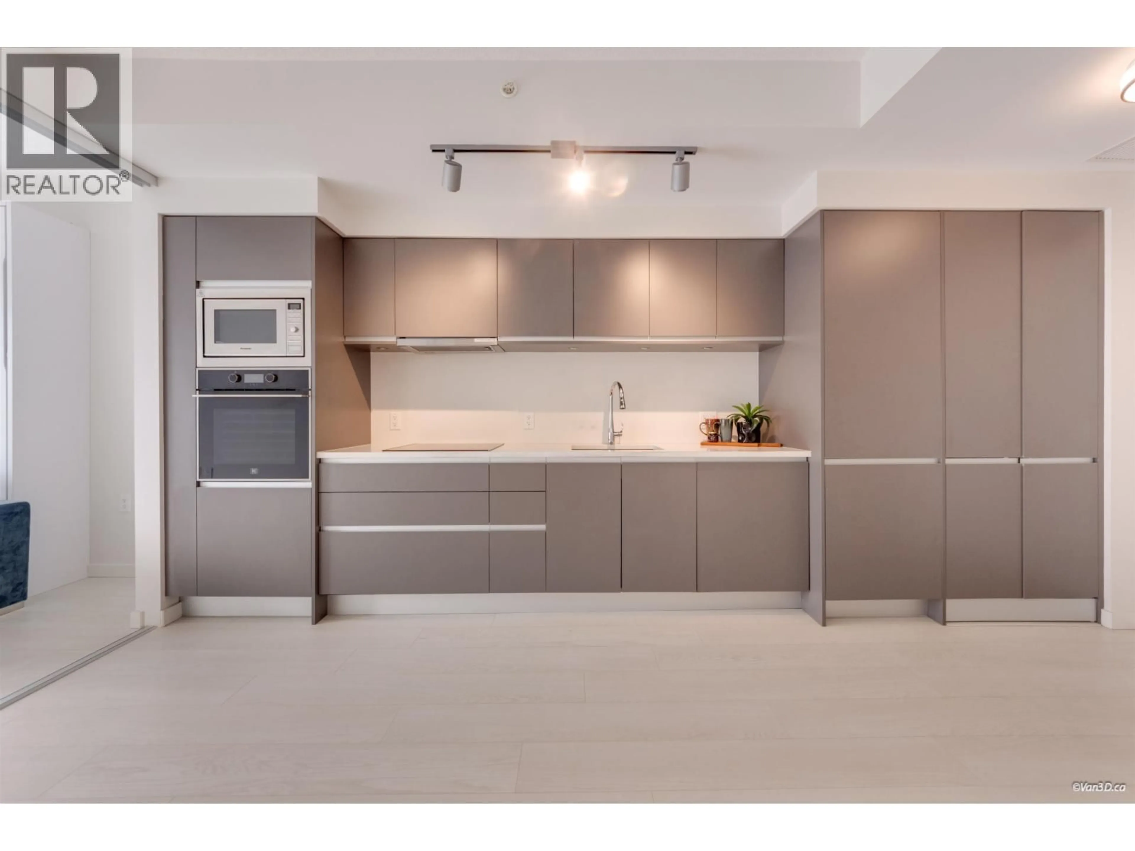 Unknown for 628 - 180 2ND AVENUE, Vancouver British Columbia V5T0K4