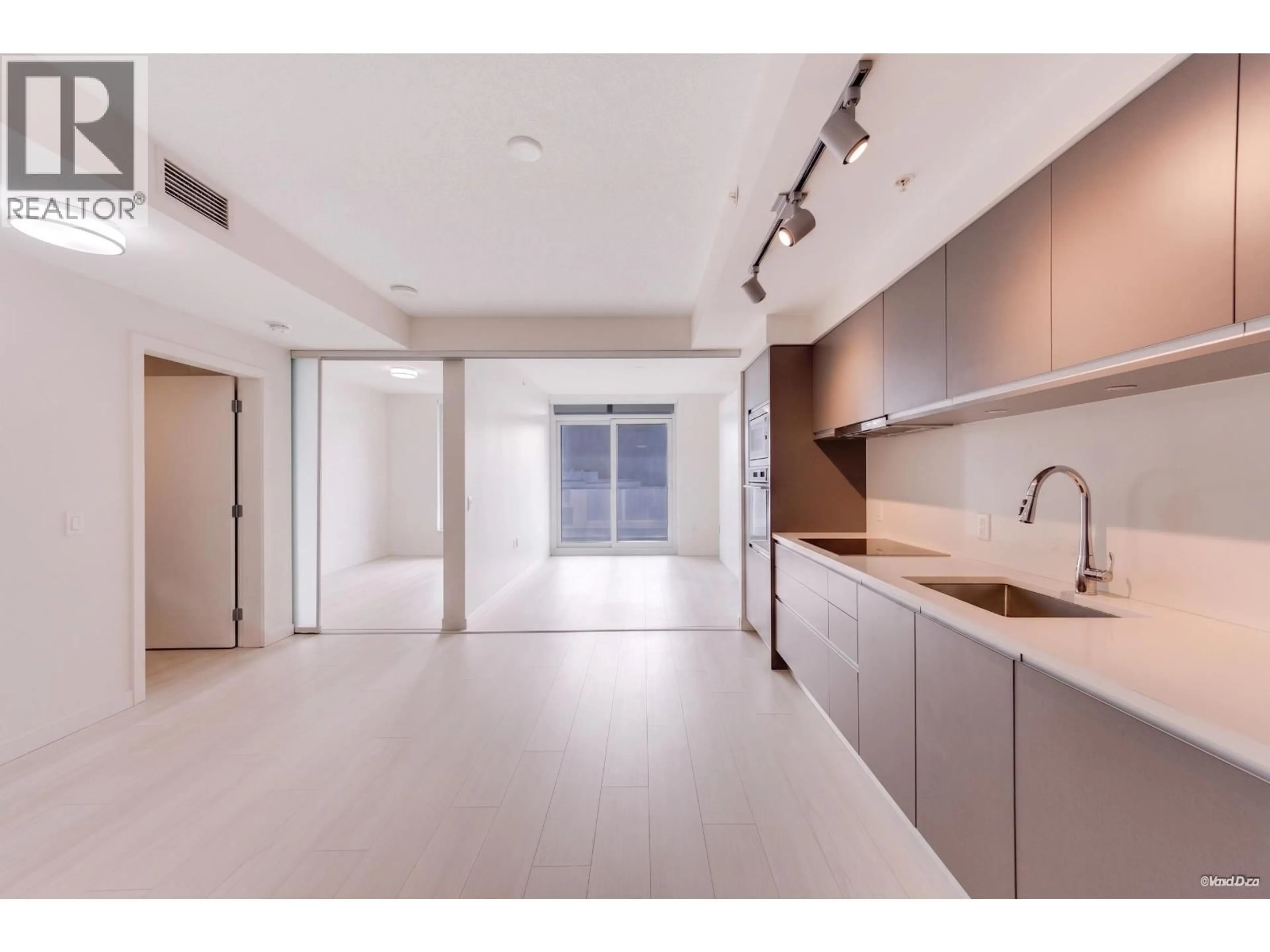 Unknown for 628 - 180 2ND AVENUE, Vancouver British Columbia V5T0K4