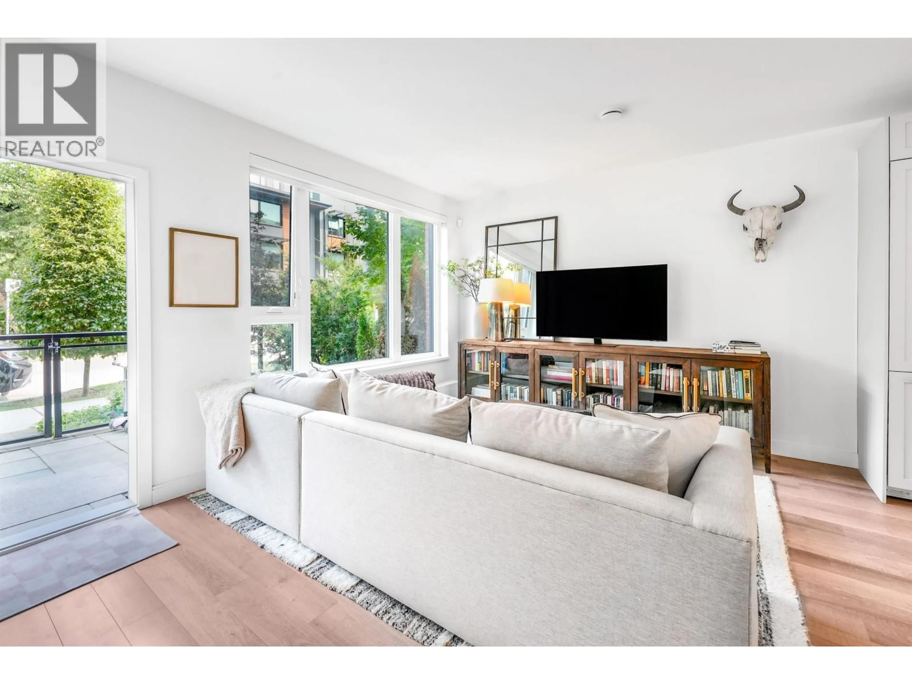 Living room with furniture, unknown for 127 - 525 2ND STREET, North Vancouver British Columbia V7L1E1