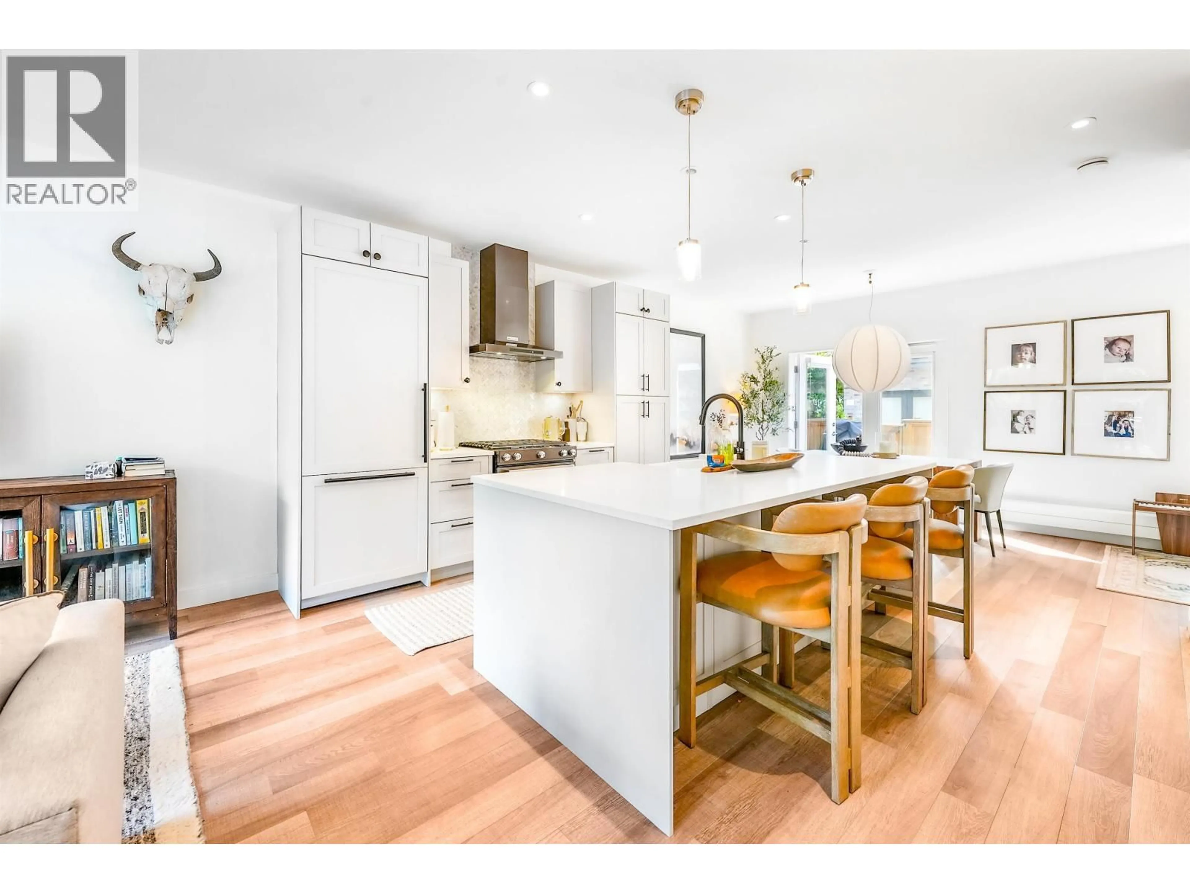 Open concept kitchen, wood/laminate floor for 127 - 525 2ND STREET, North Vancouver British Columbia V7L1E1