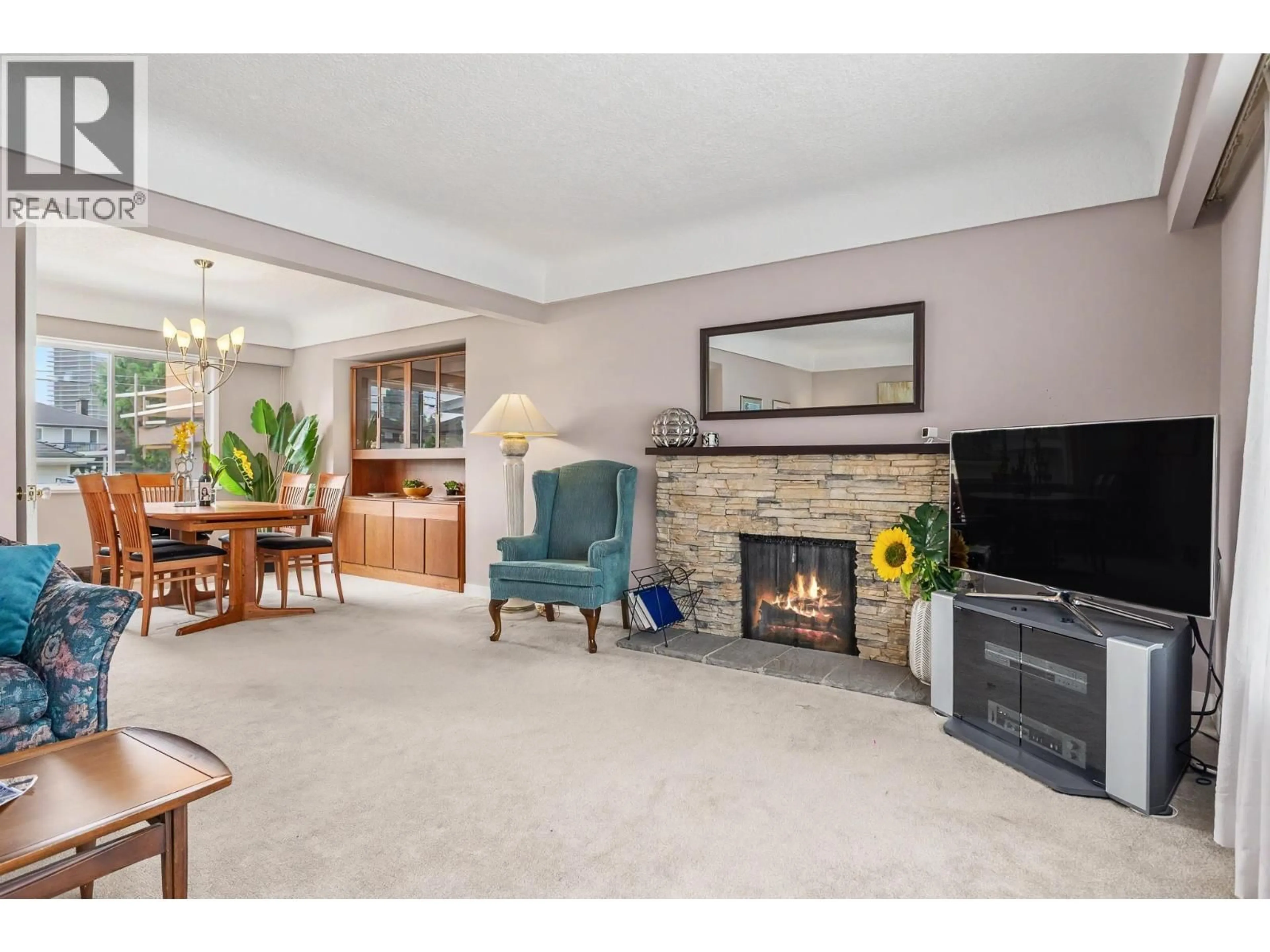 Living room with furniture, unknown for 4830 SOUTHLAWN DRIVE, Burnaby British Columbia V5C3S6