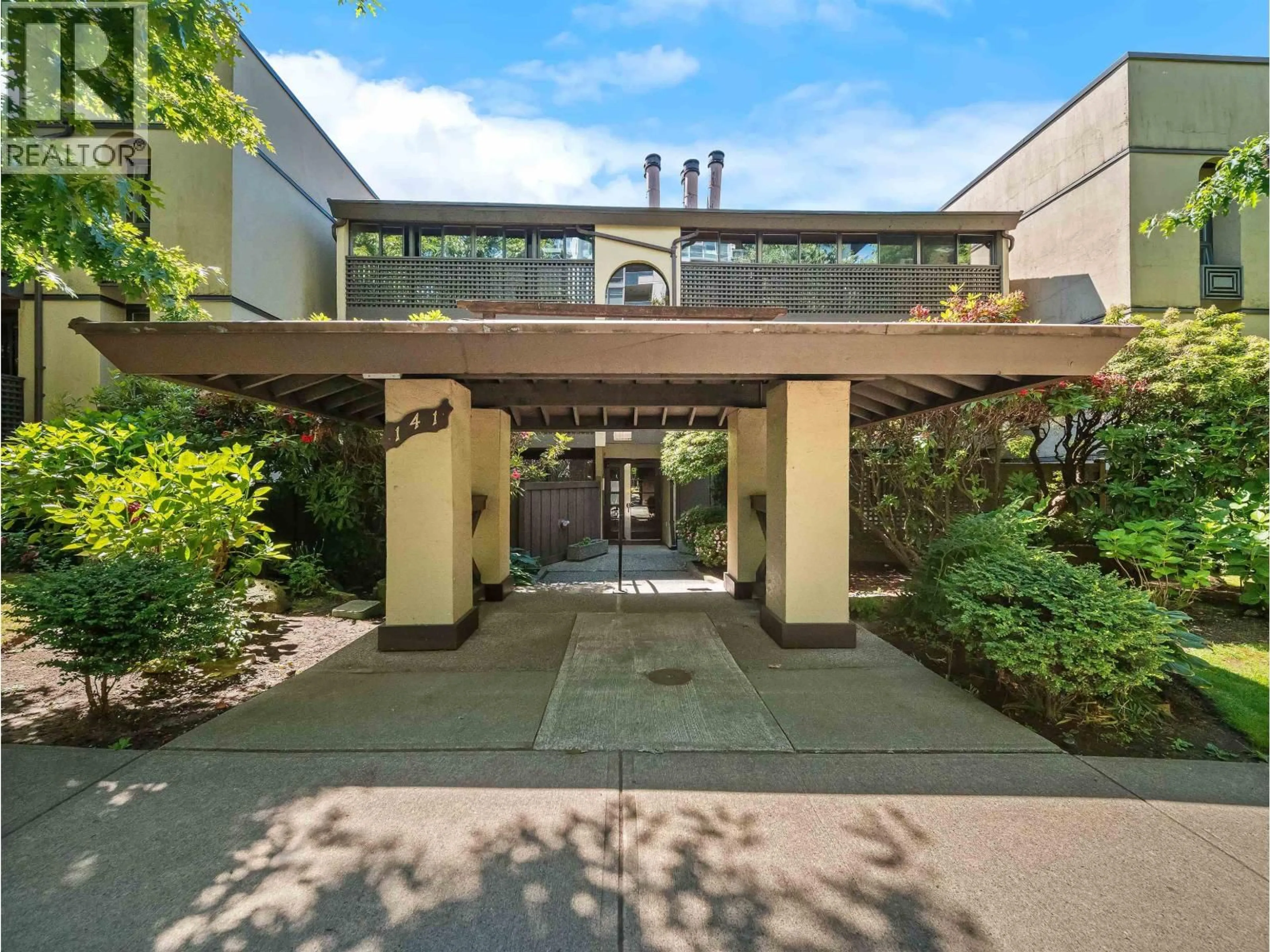Indoor foyer for 210 - 141 13TH STREET, North Vancouver British Columbia V7M1N5