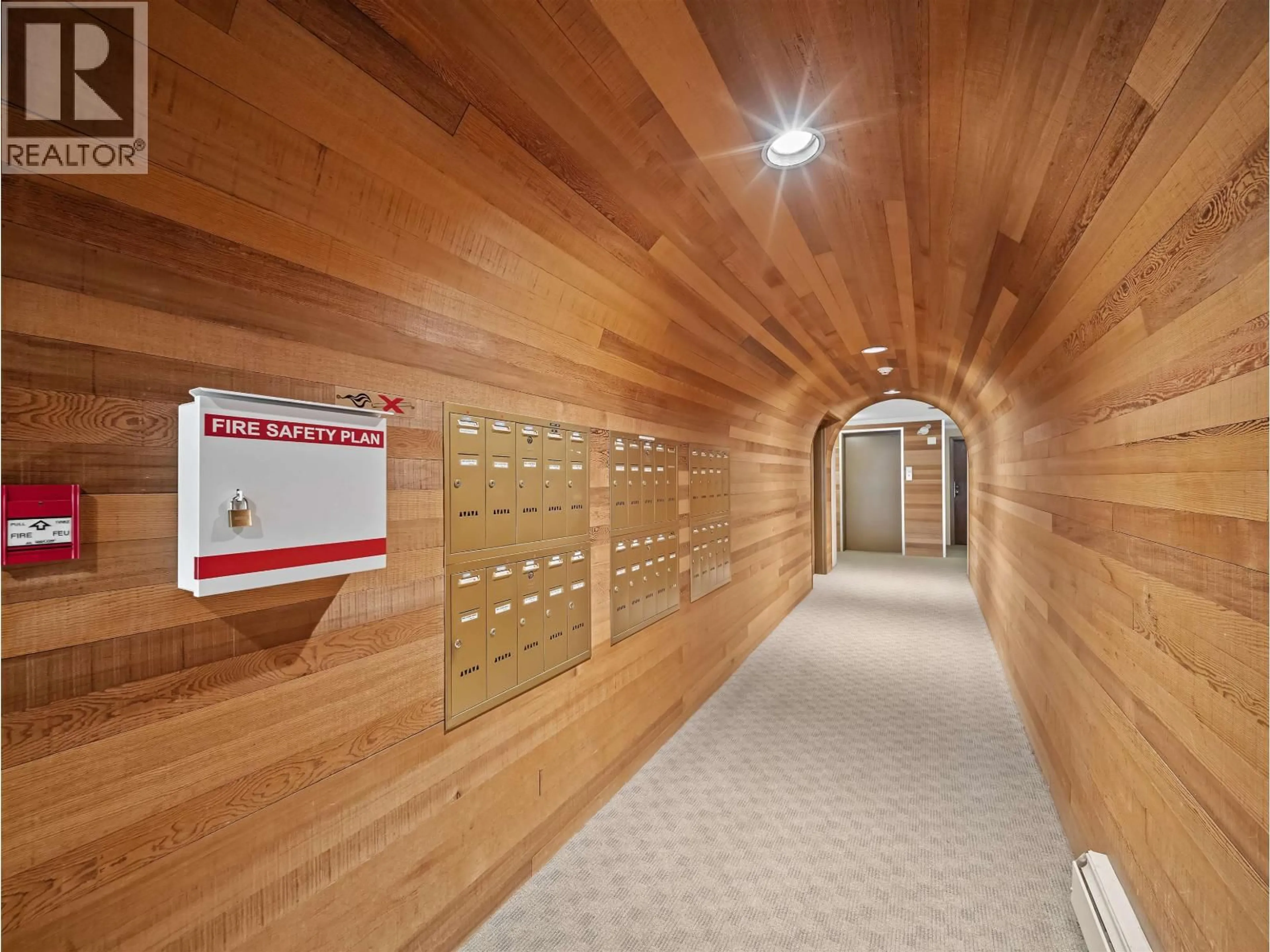 Indoor foyer for 210 - 141 13TH STREET, North Vancouver British Columbia V7M1N5