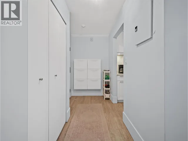 210 - 141 13TH STREET, North Vancouver 3