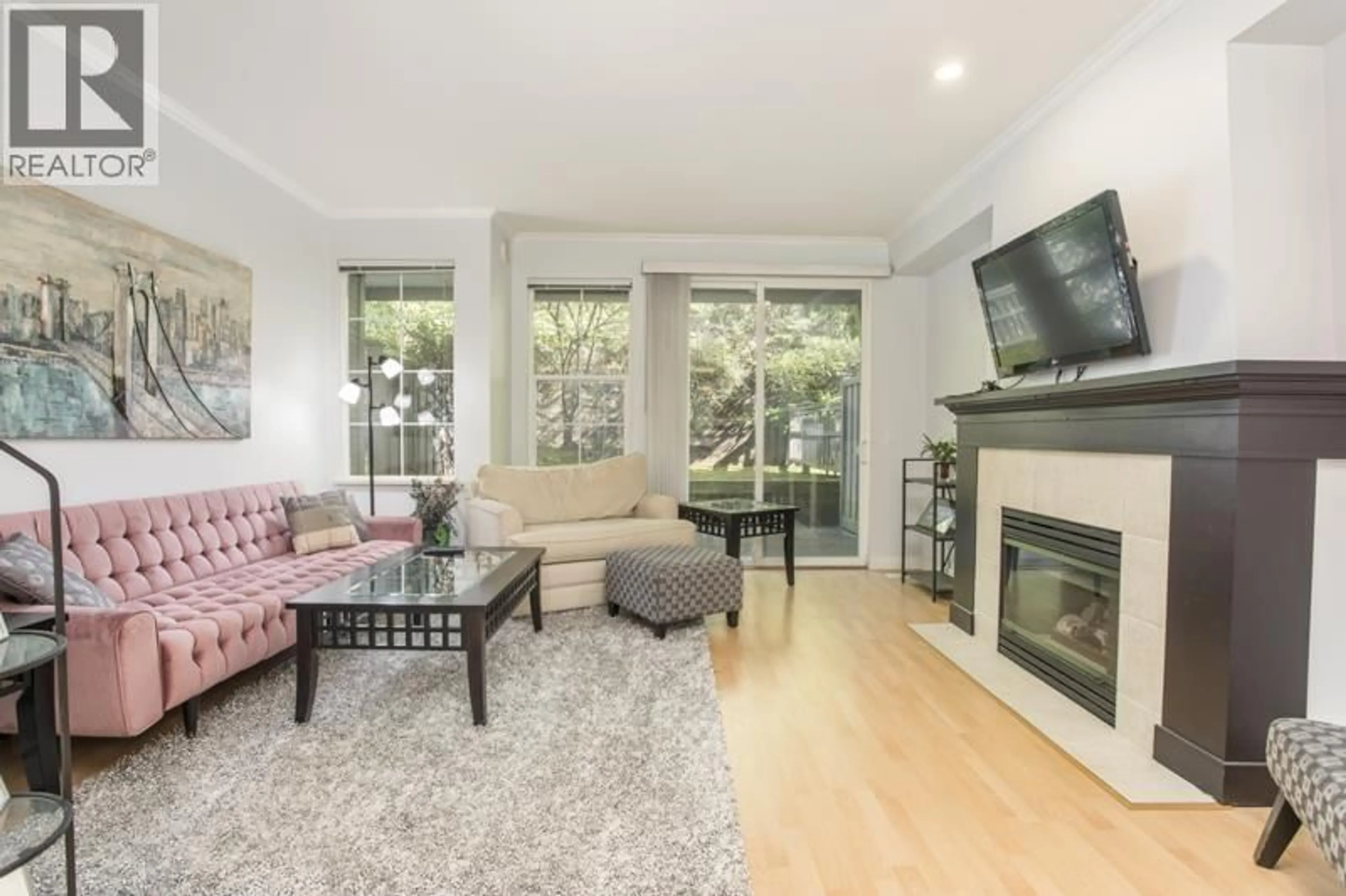 Living room with furniture, unknown for 19 - 8415 CUMBERLAND PLACE, Burnaby British Columbia V3N5C3