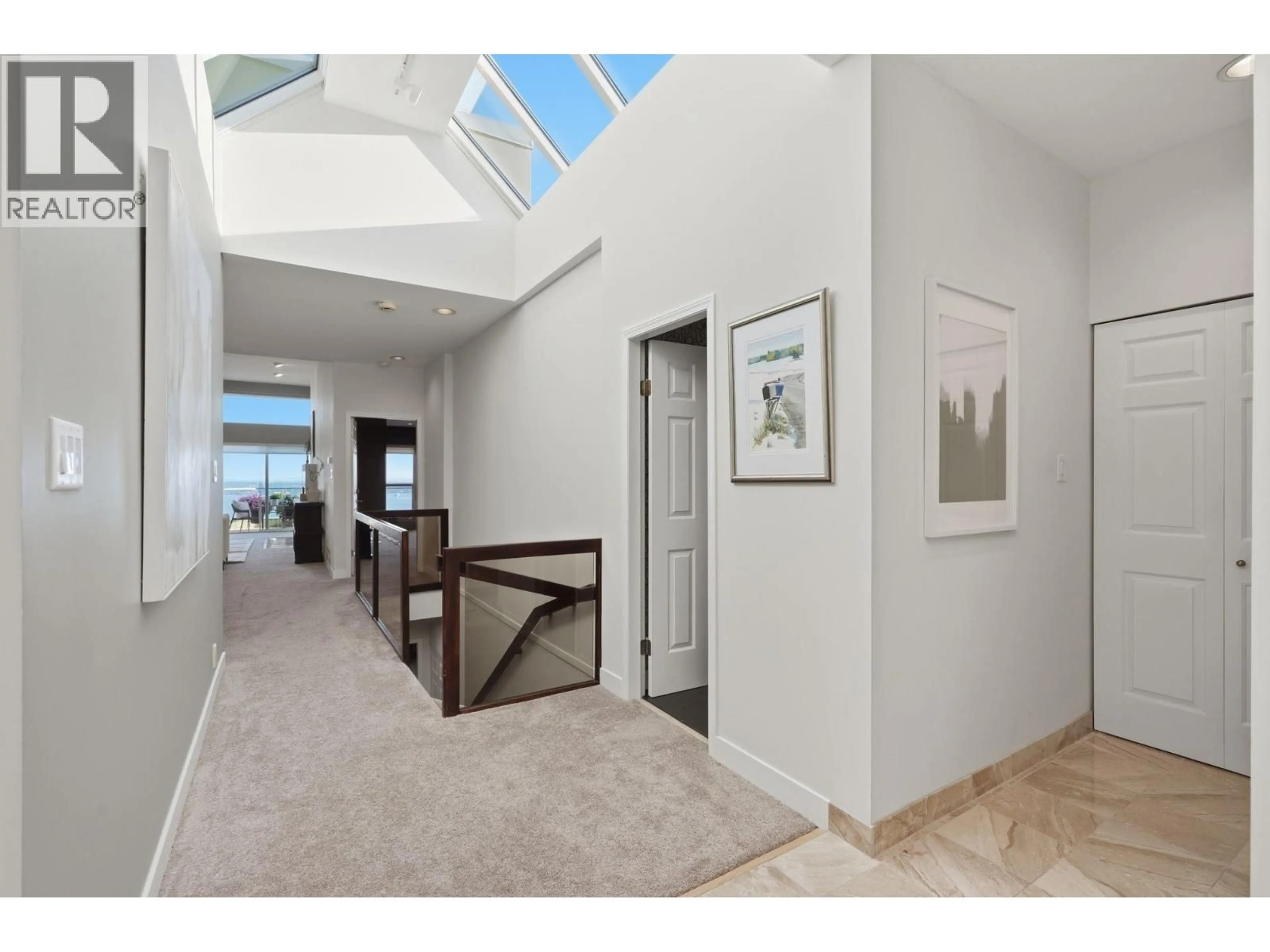Indoor foyer for 2343 FOLKESTONE WAY, West Vancouver British Columbia V7S3C9