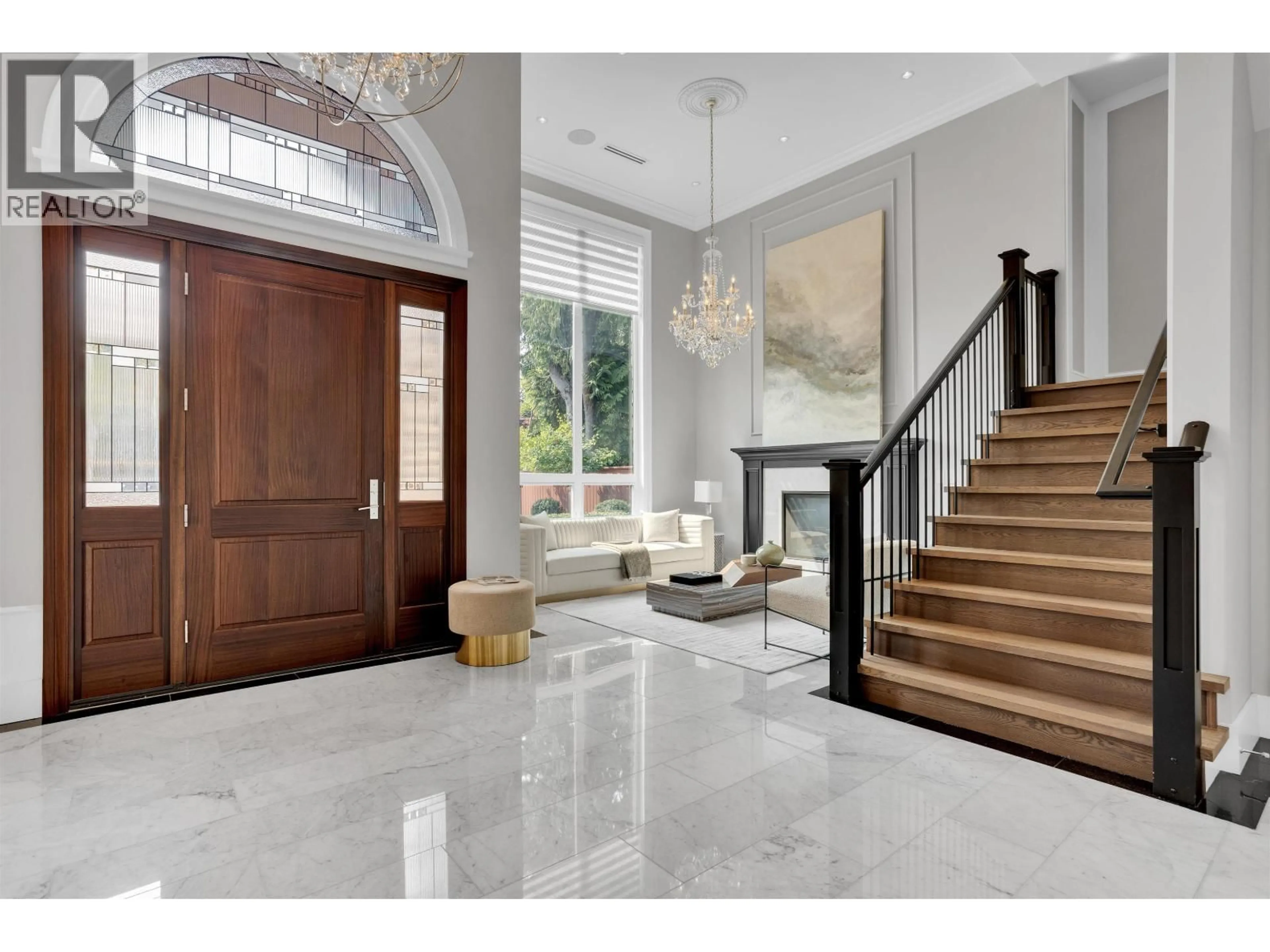 Indoor foyer for 7691 SUNNYMEDE CRESCENT, Richmond British Columbia V6Y1H3