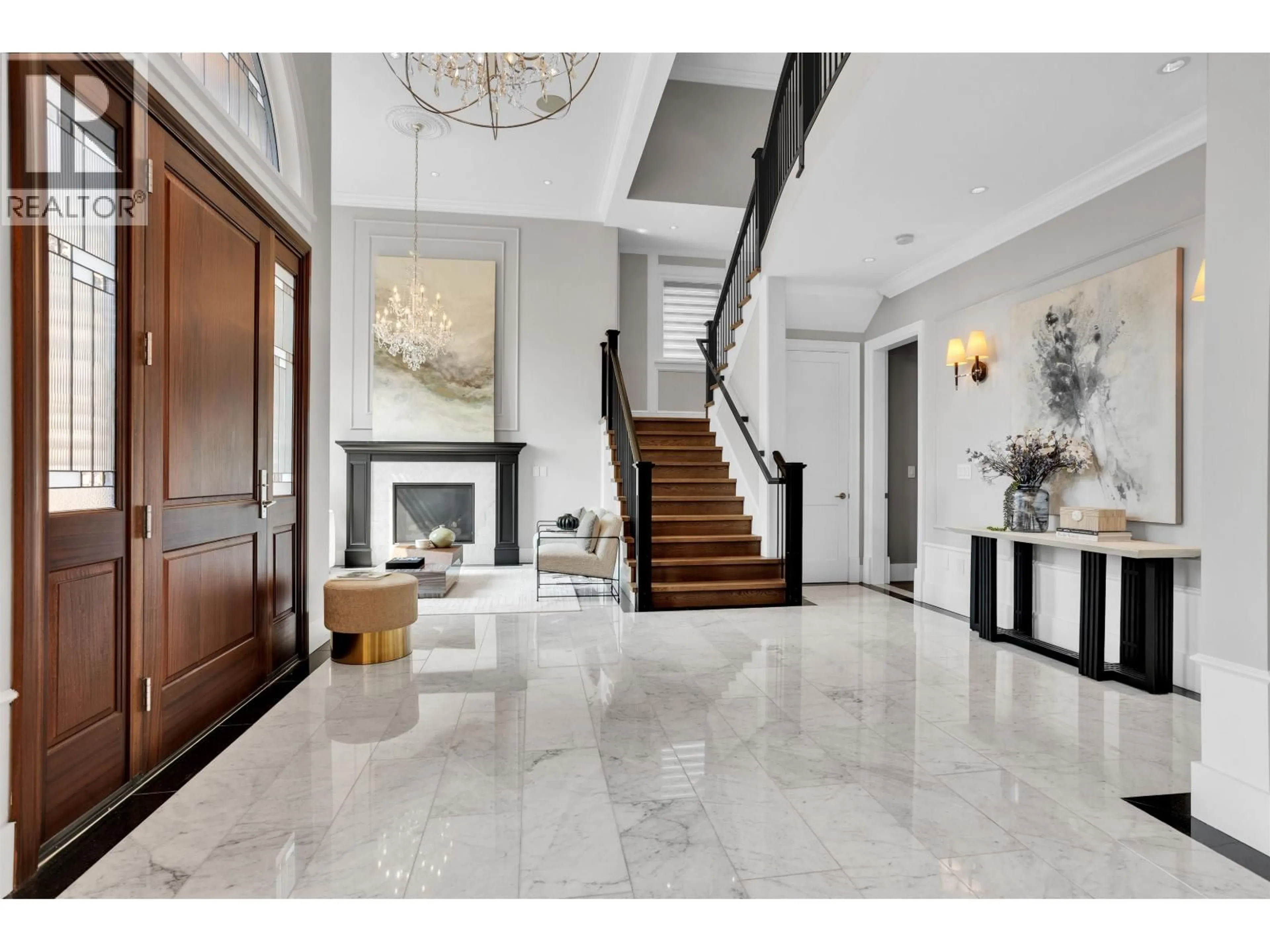 Indoor foyer for 7691 SUNNYMEDE CRESCENT, Richmond British Columbia V6Y1H3