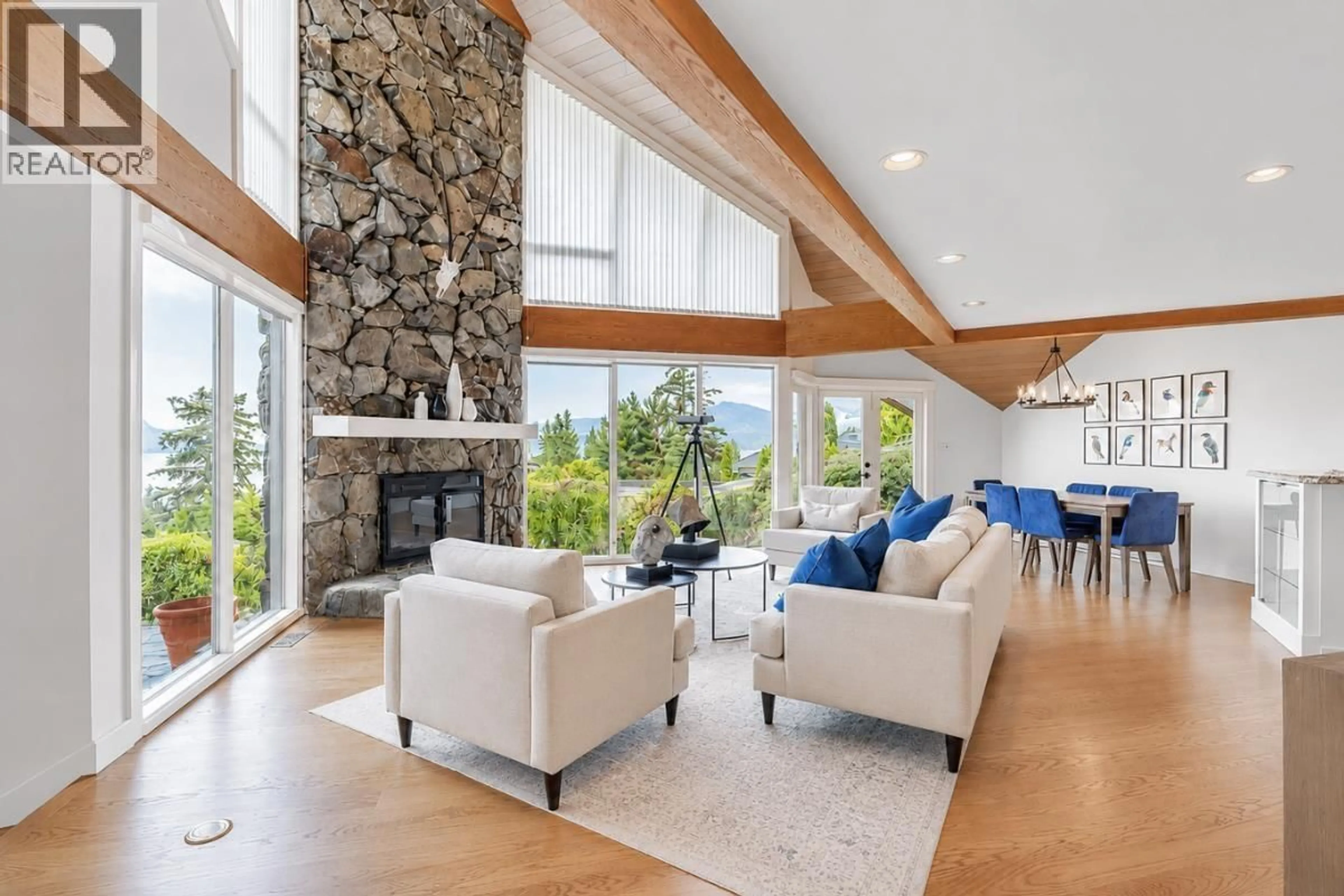 Living room with furniture, unknown for 90 TIDEWATER WAY, Lions Bay British Columbia V0N2E0