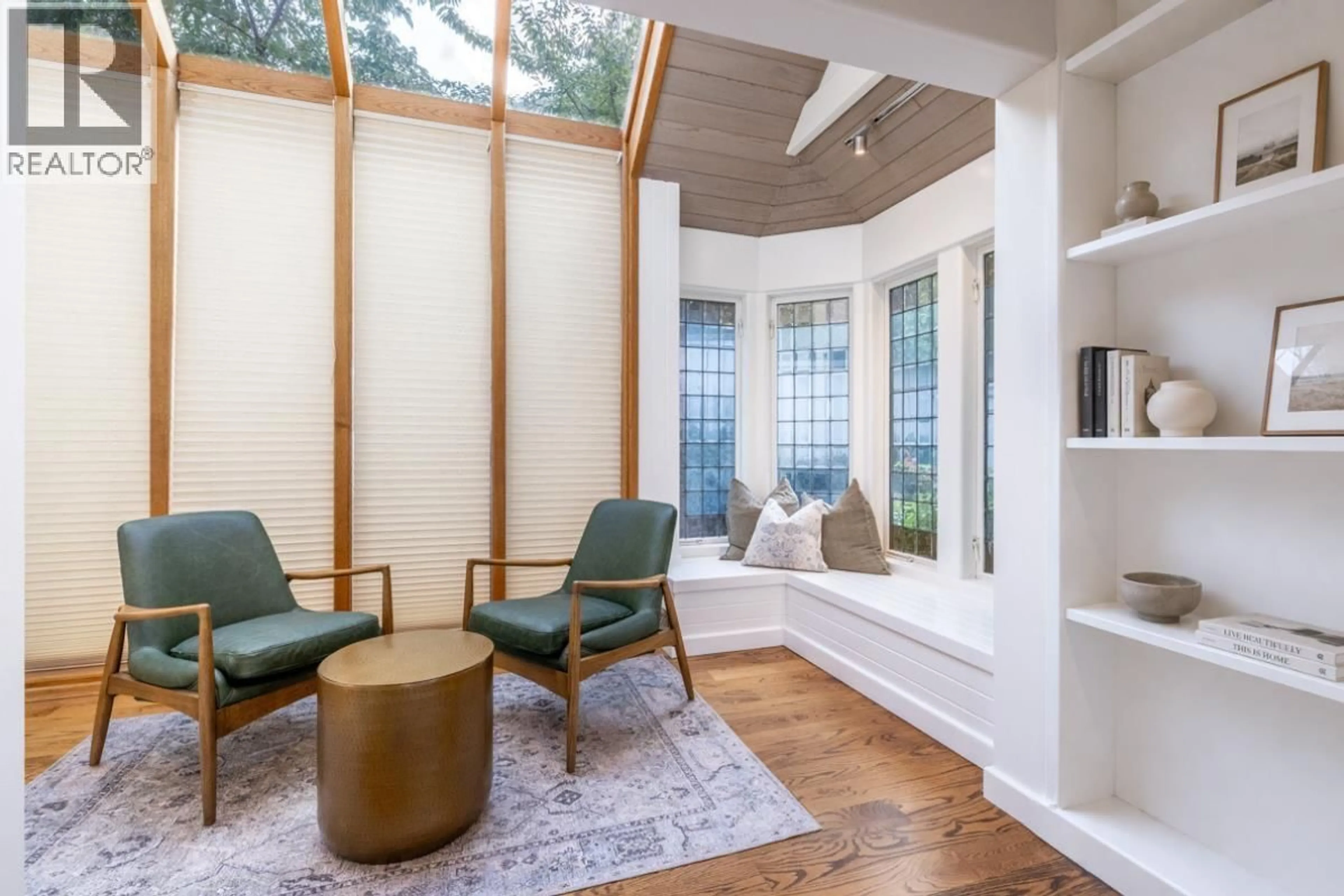 Indoor entryway for 90 TIDEWATER WAY, Lions Bay British Columbia V0N2E0
