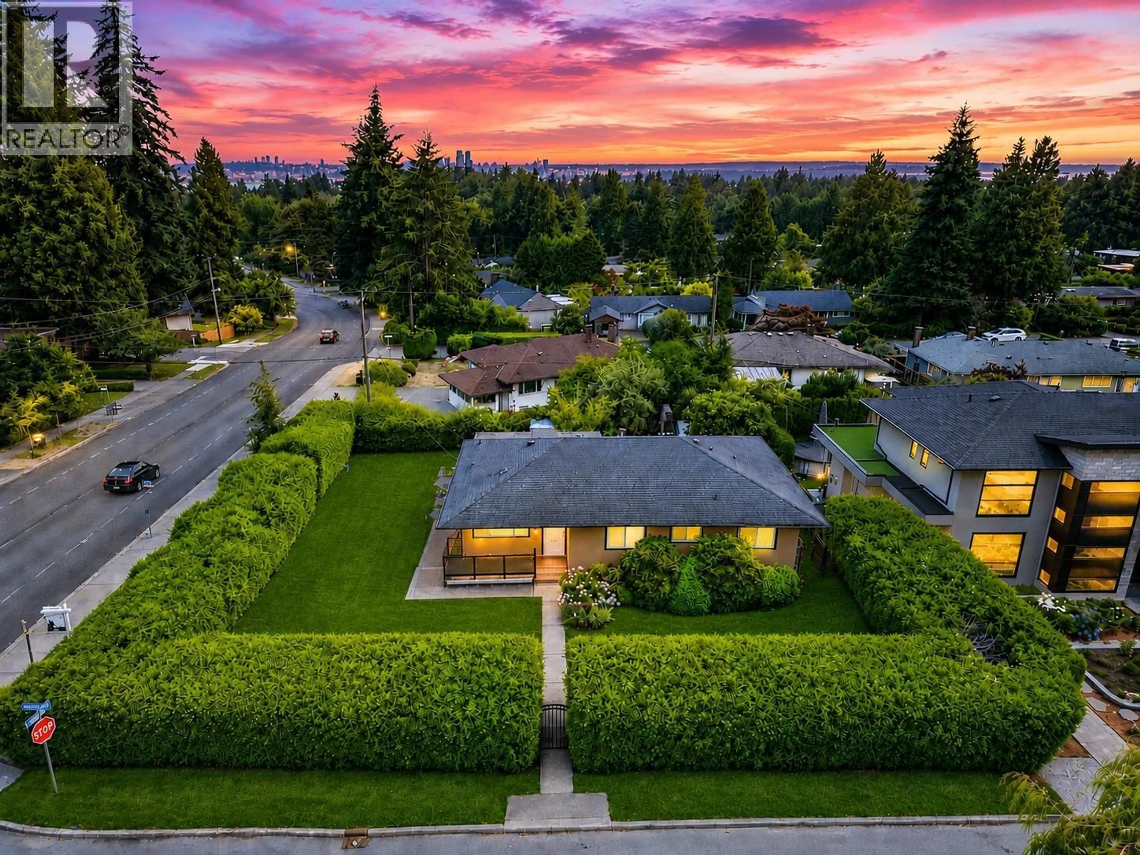 A pic from outside/outdoor area/front of a property/back of a property/a pic from drone, street for 799 DONEGAL PLACE, North Vancouver British Columbia V7N2X8