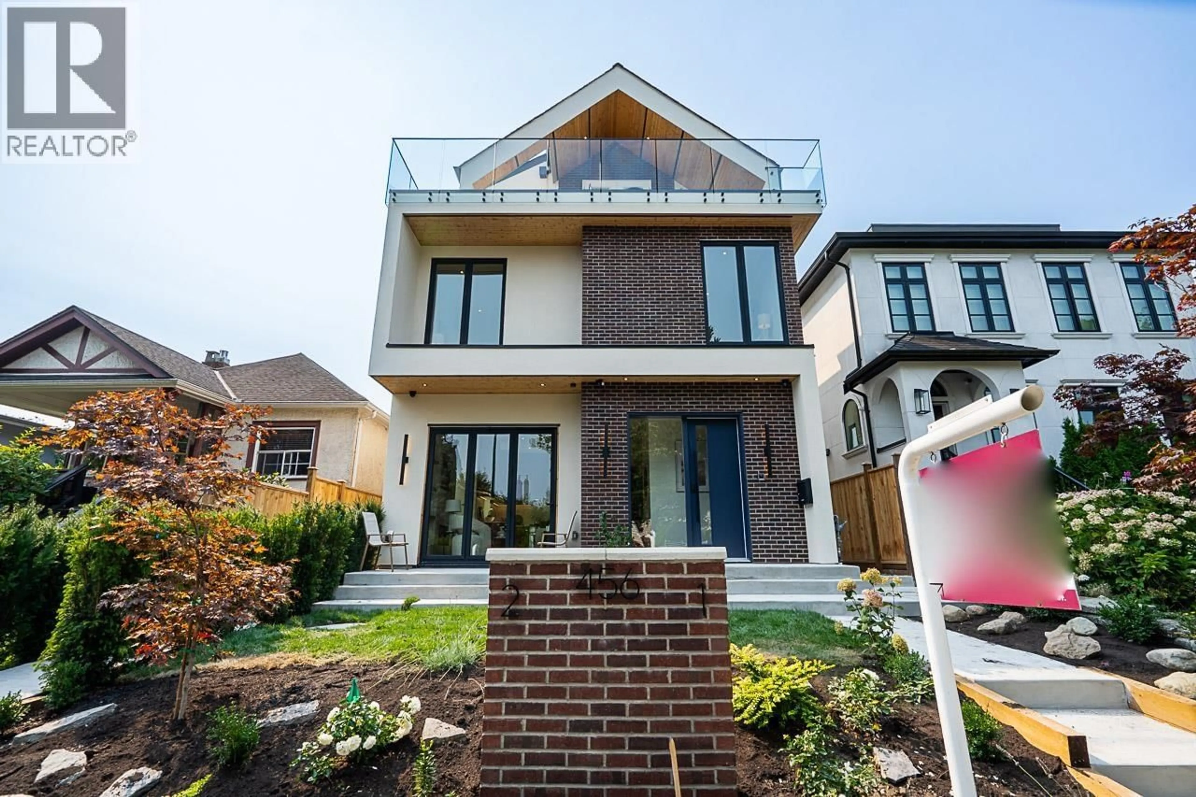 Home with brick exterior material, building for 1 - 456 38TH AVENUE, Vancouver British Columbia V5W1H7