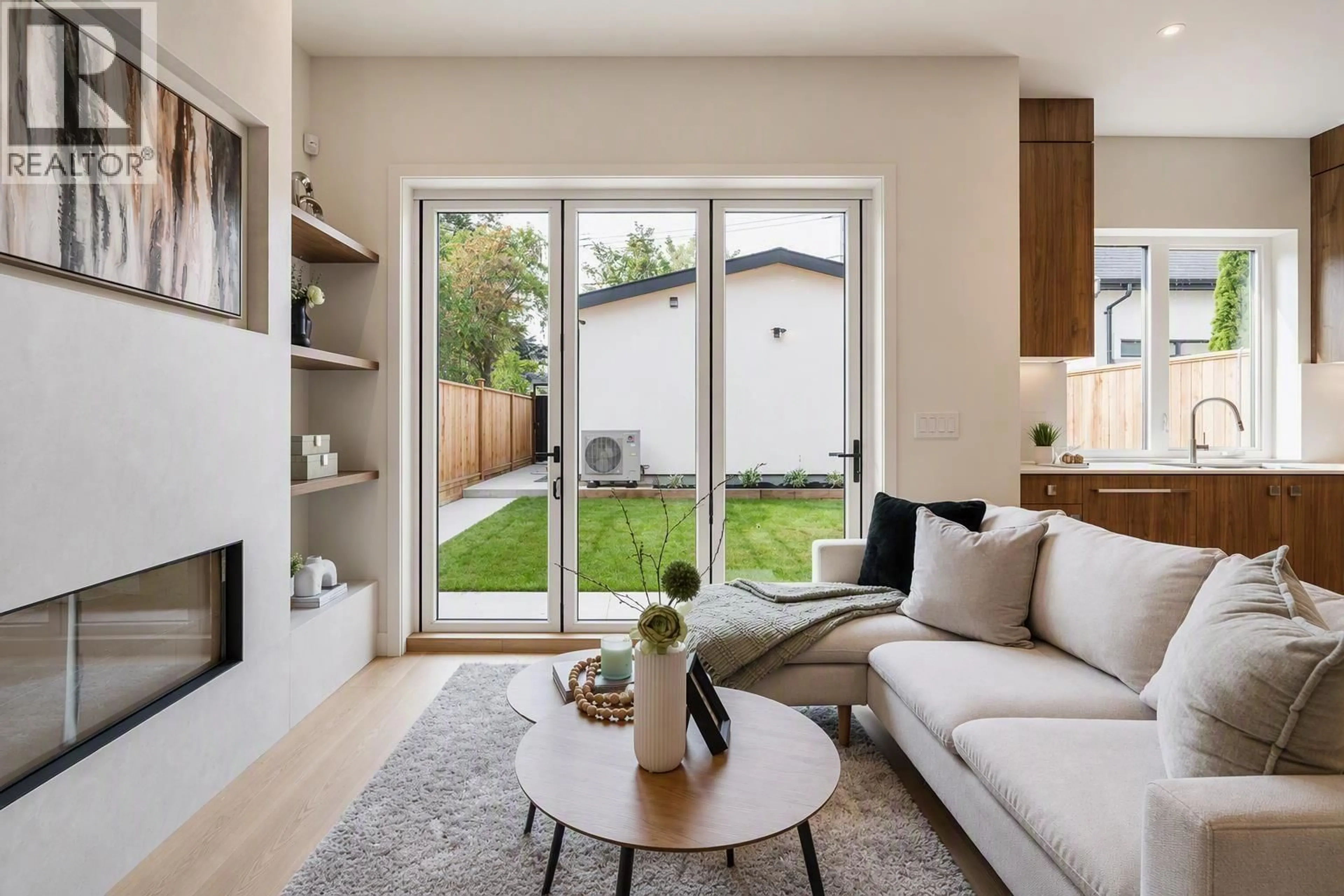 Living room with furniture, unknown for 2 - 456 38TH AVENUE, Vancouver British Columbia V5W1H7