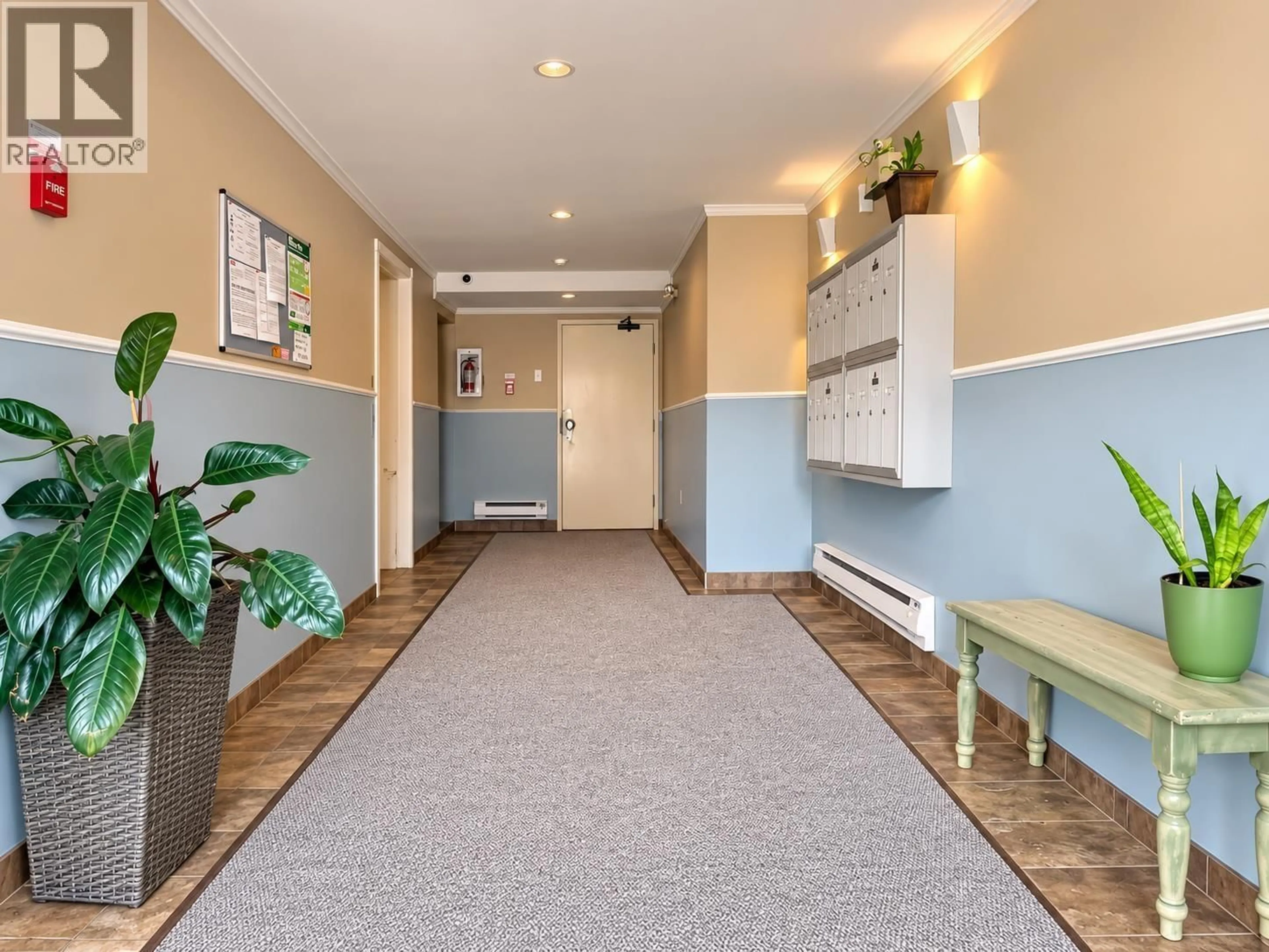 Indoor foyer for 203 - 6969 21ST AVENUE, Burnaby British Columbia V5E2Y8