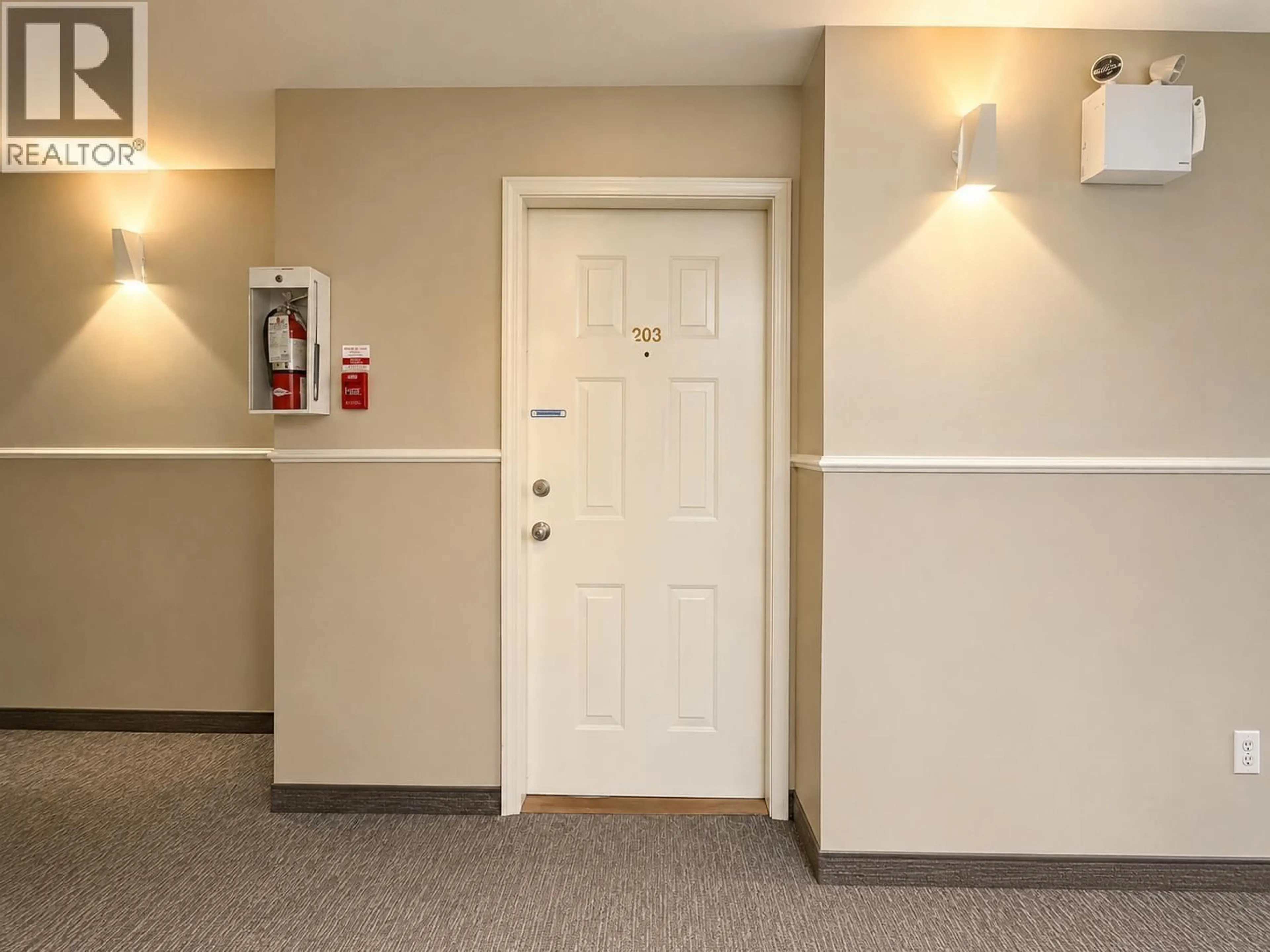 Indoor foyer for 203 - 6969 21ST AVENUE, Burnaby British Columbia V5E2Y8