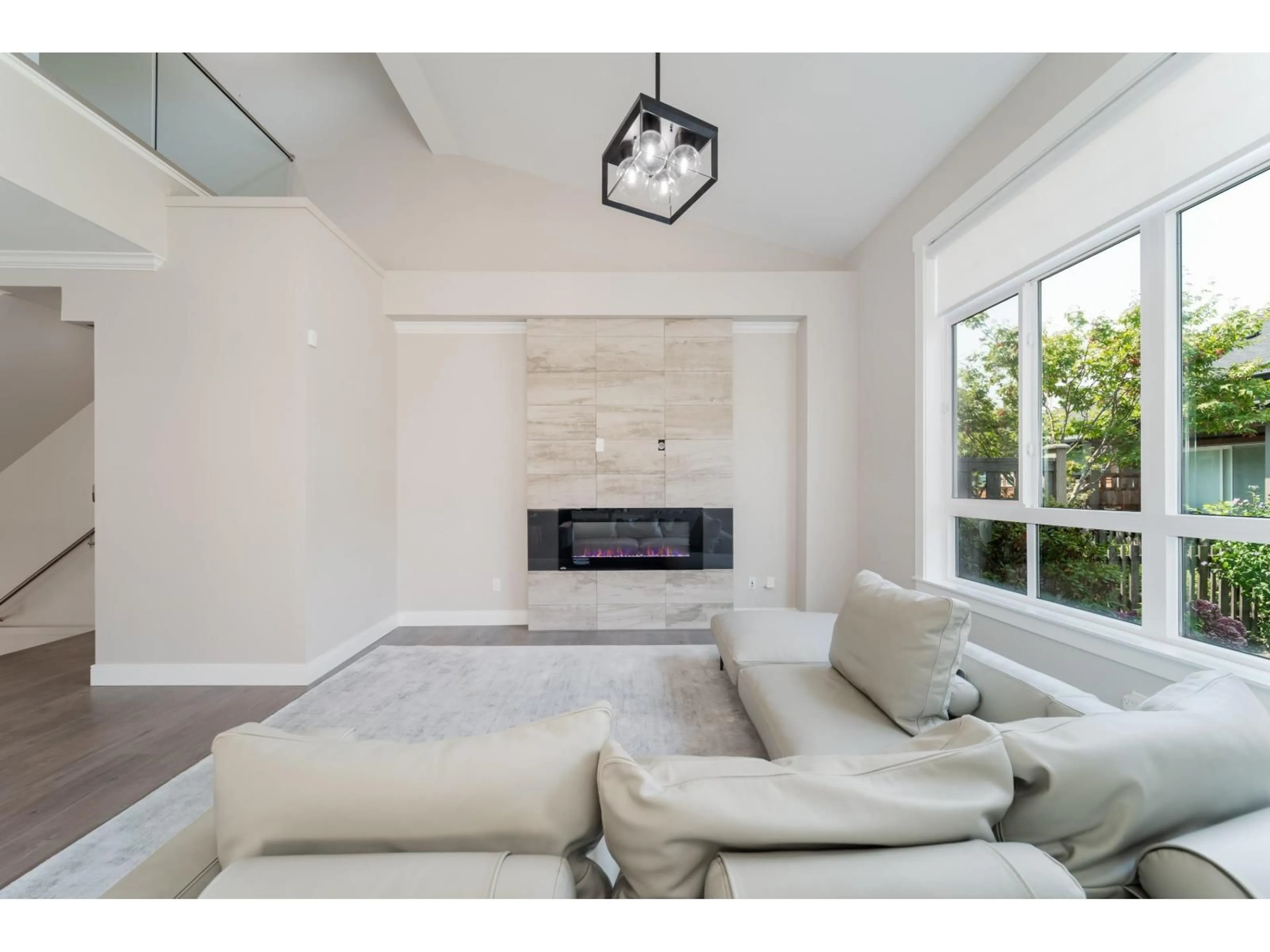 Living room with furniture, ceramic/tile floor for 82 - 17033 FRASER HIGHWAY, Surrey British Columbia V4N6V2