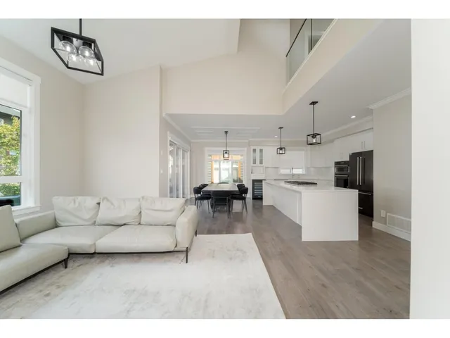 82 - 17033 FRASER HIGHWAY, Surrey 4