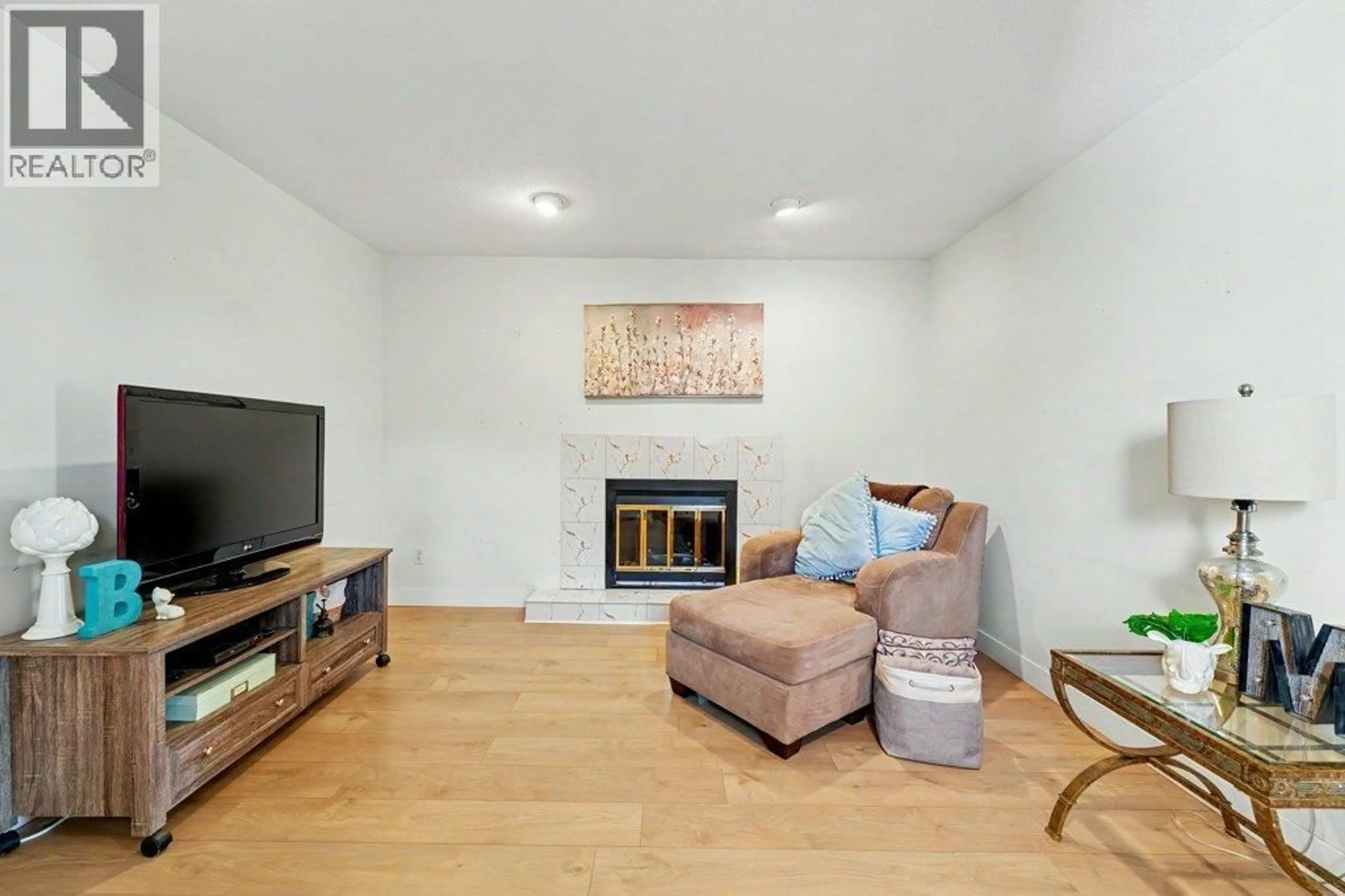 Living room with furniture, wood/laminate floor for 3630 CAMBRIDGE STREET, Vancouver British Columbia V5K1M6