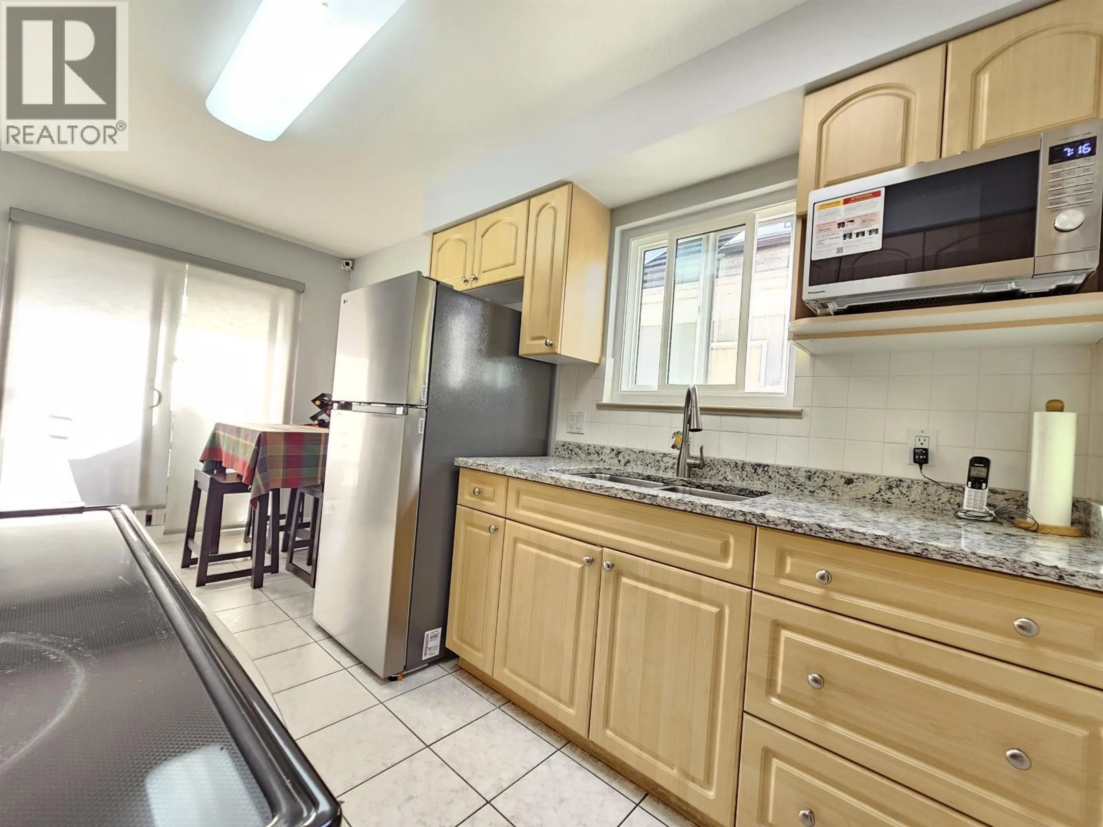 Standard kitchen, ceramic/tile floor for 5521 DUNDEE STREET, Vancouver British Columbia V5R3T8