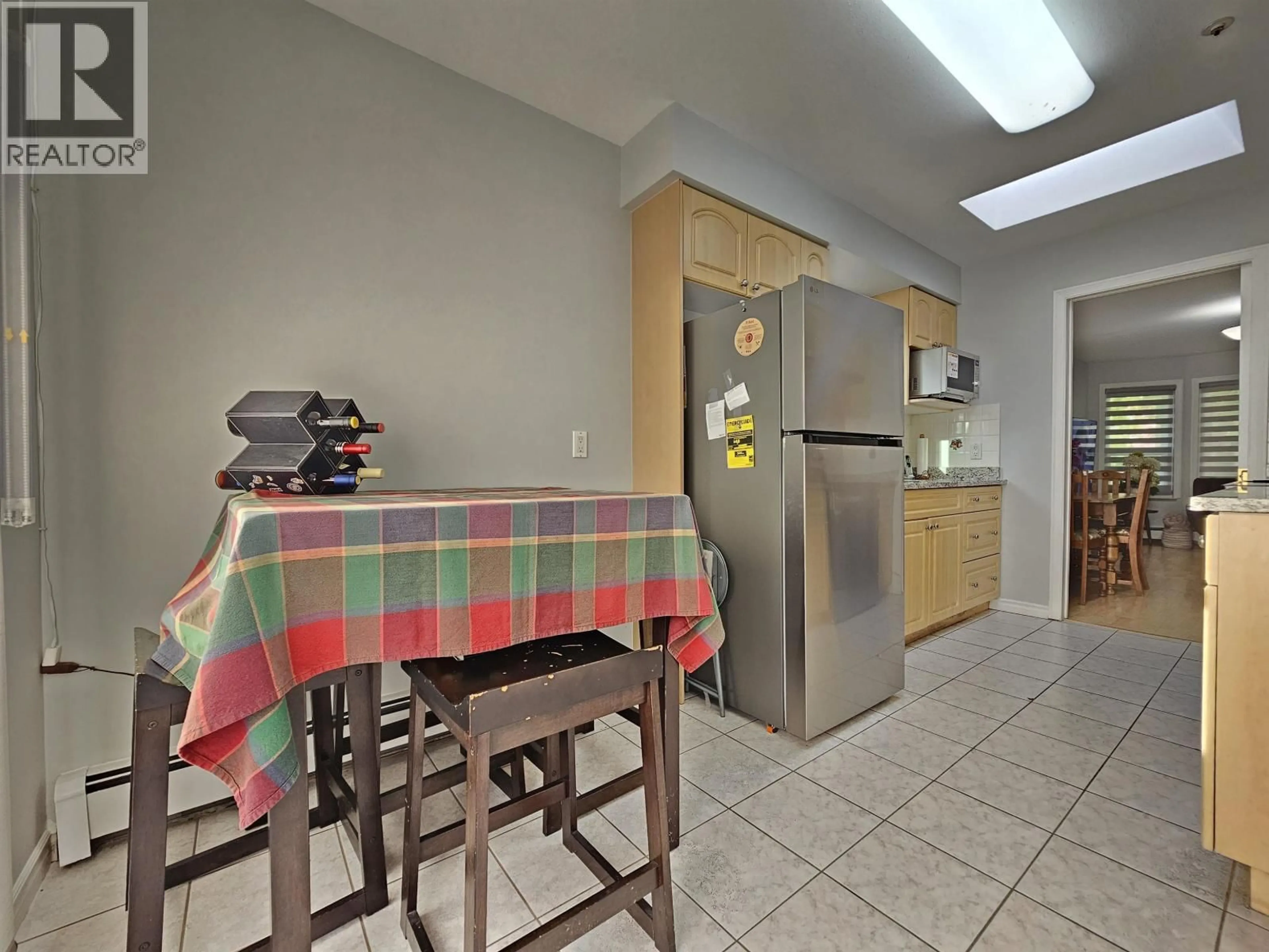 Standard kitchen, unknown for 5521 DUNDEE STREET, Vancouver British Columbia V5R3T8