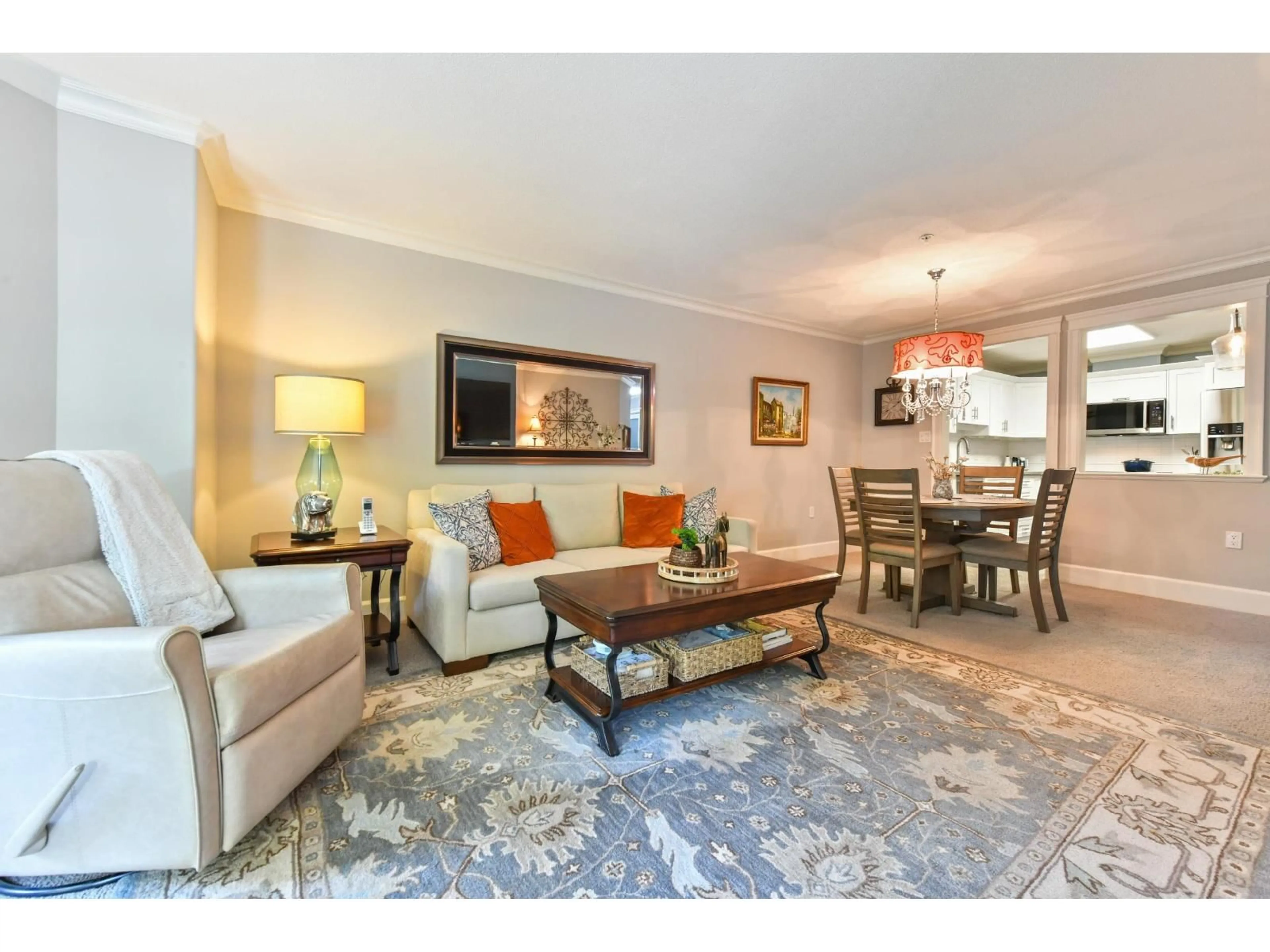 Living room with furniture, unknown for 214 - 15350 19A AVENUE, Surrey British Columbia V4A9W1