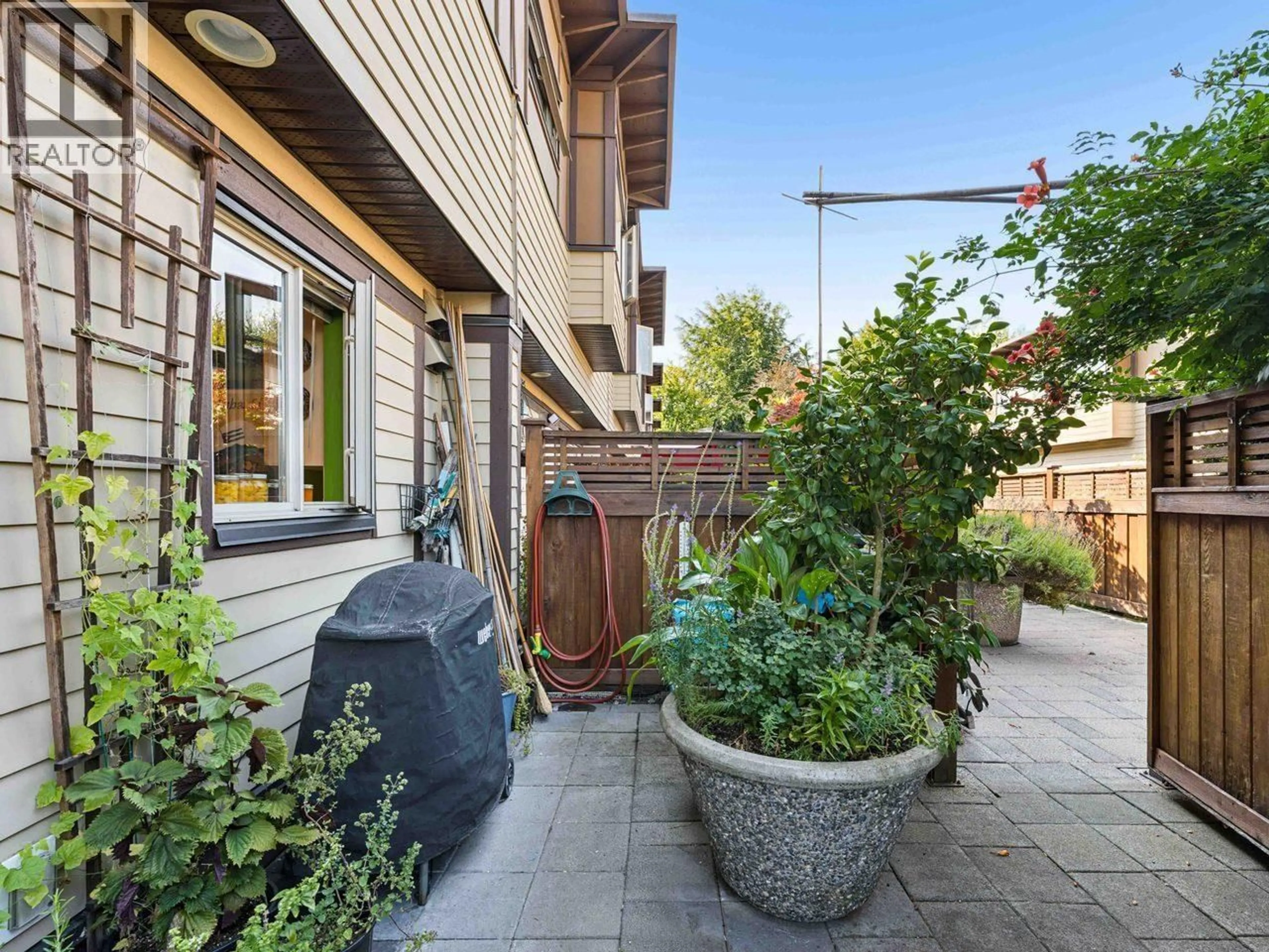 Patio, street for 13 - 2389 CHARLES STREET, Vancouver British Columbia V5L5G4