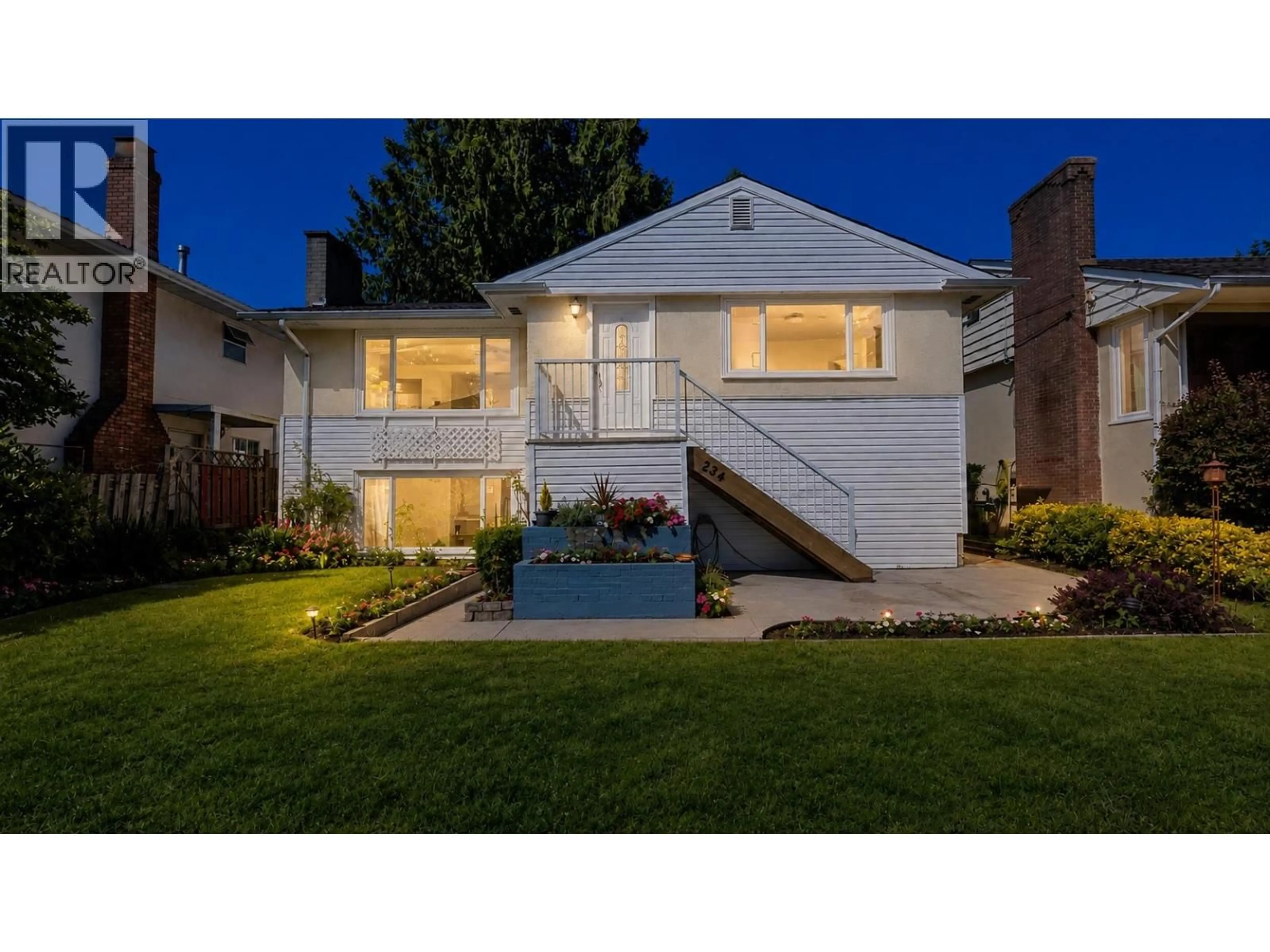 Home with vinyl exterior material, street for 234 23RD STREET, North Vancouver British Columbia V7M2B3
