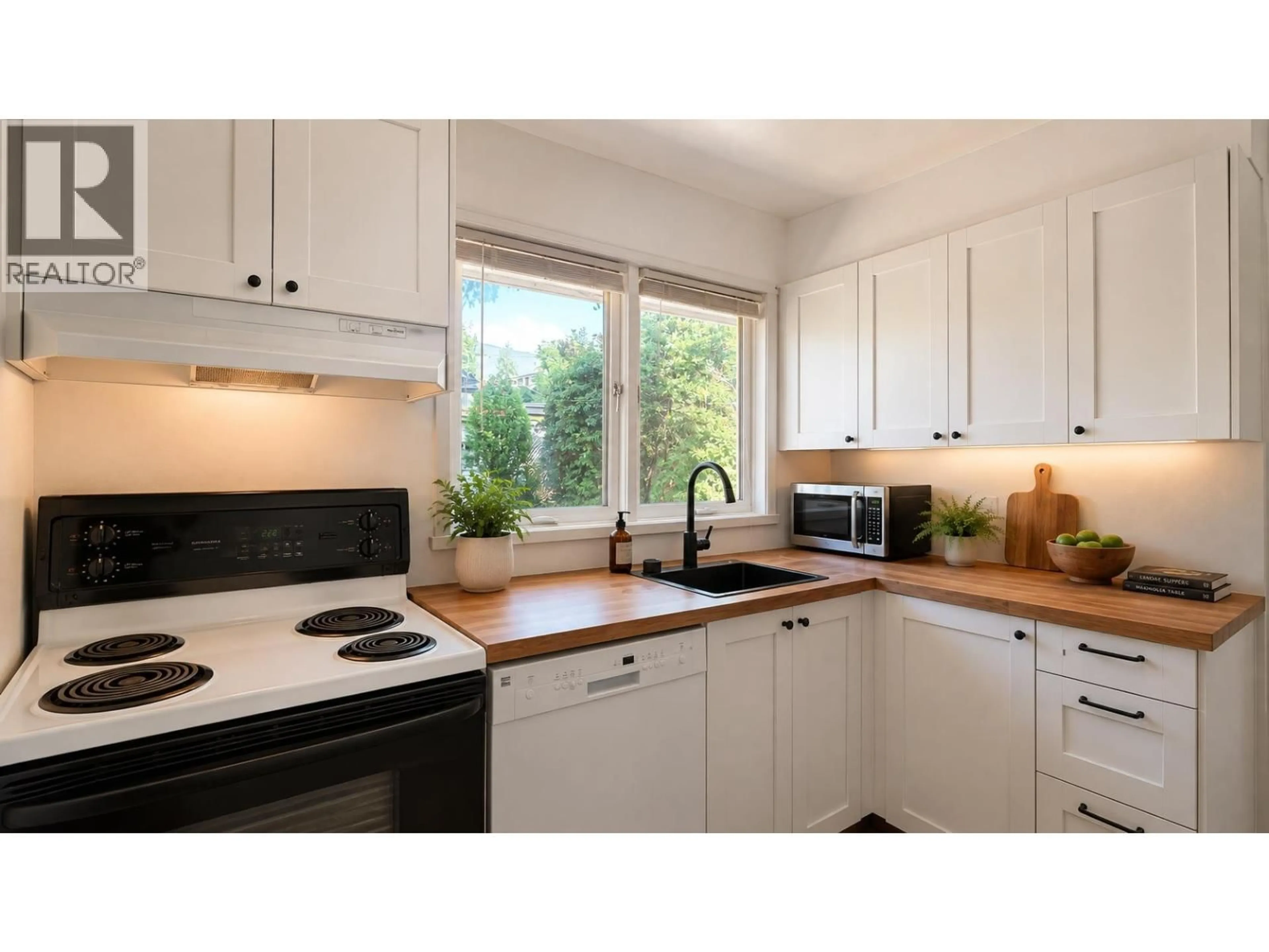 Standard kitchen, wood/laminate floor for 234 23RD STREET, North Vancouver British Columbia V7M2B3