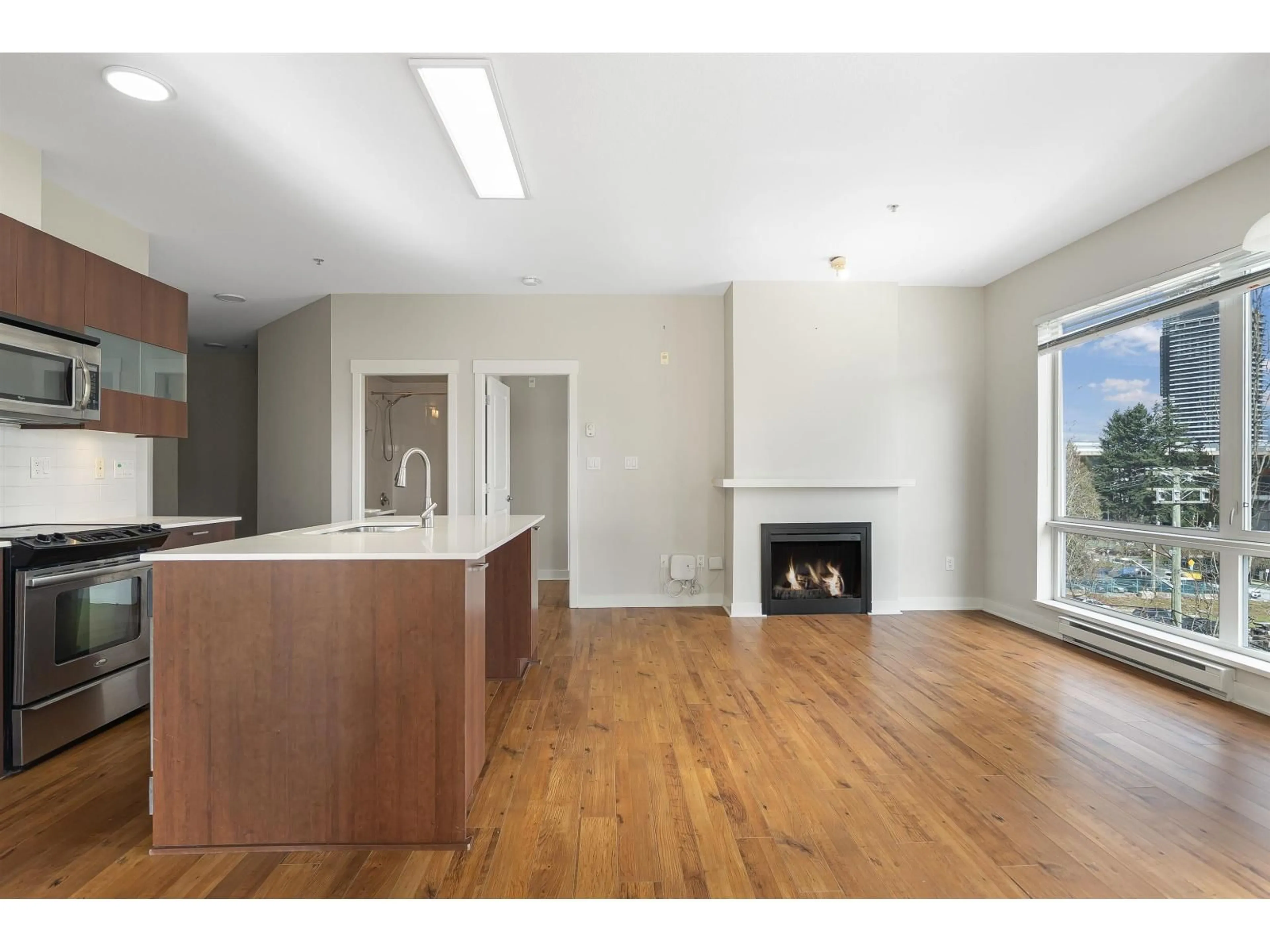Open concept kitchen, wood/laminate floor for 404 - 13339 102A AVENUE, Surrey British Columbia V3T0C5