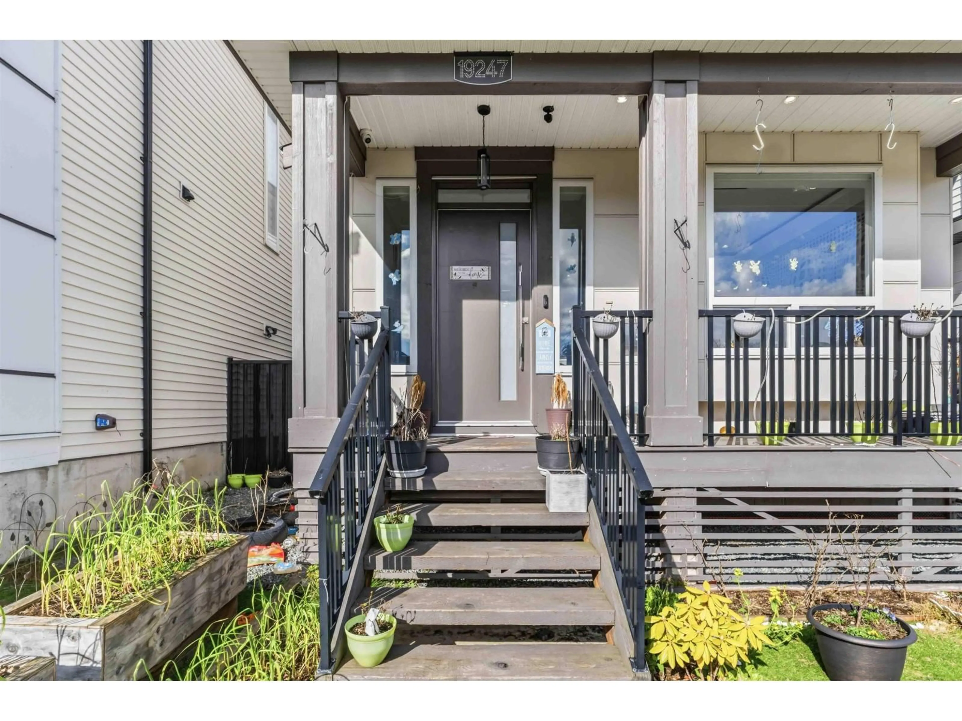 Indoor entryway for 19247 71 AVENUE, Surrey British Columbia V4N6V1