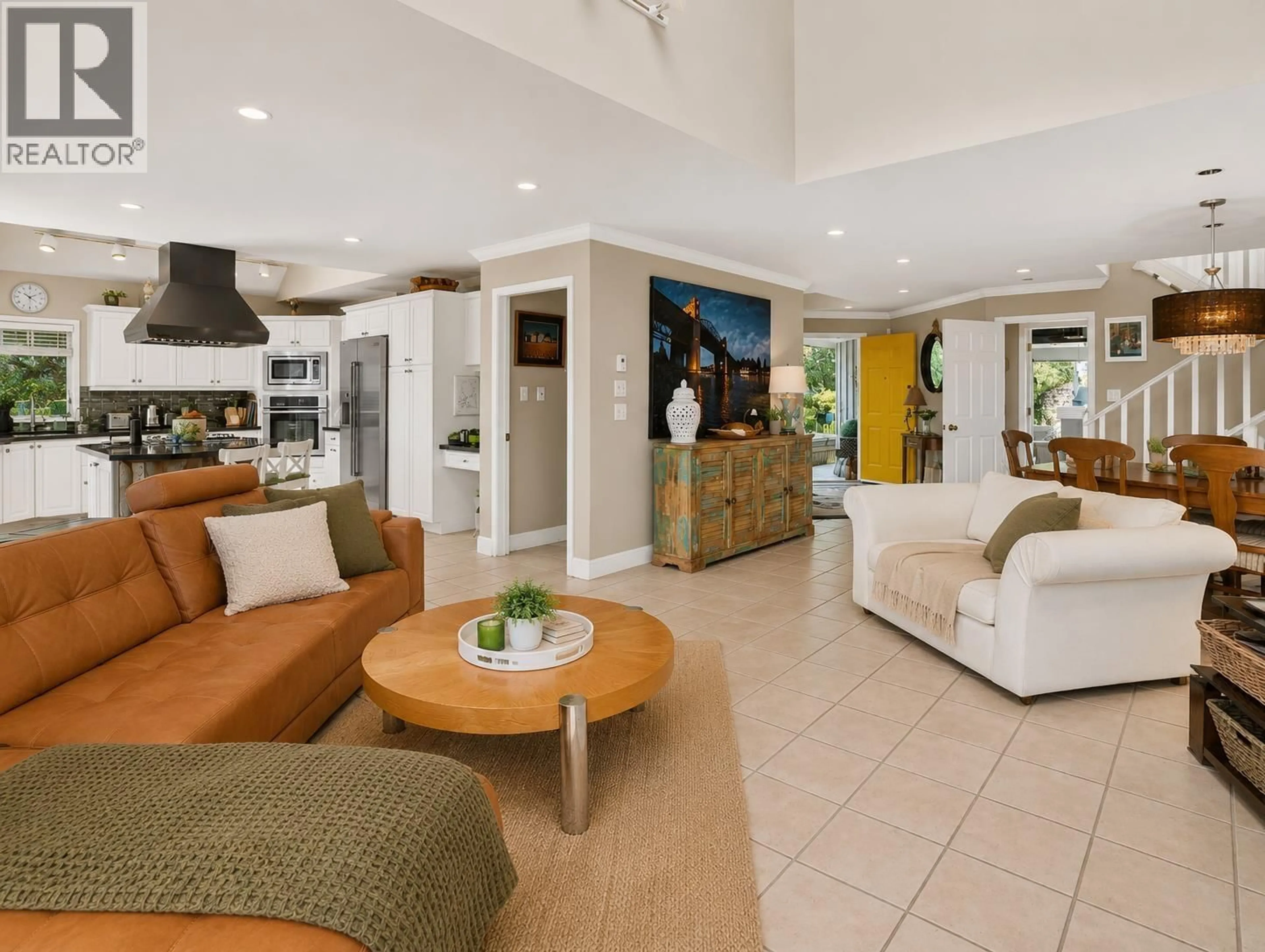 Living room with furniture, ceramic/tile floor for 1128 ESPLANADE AVENUE, West Vancouver British Columbia V7T1G3