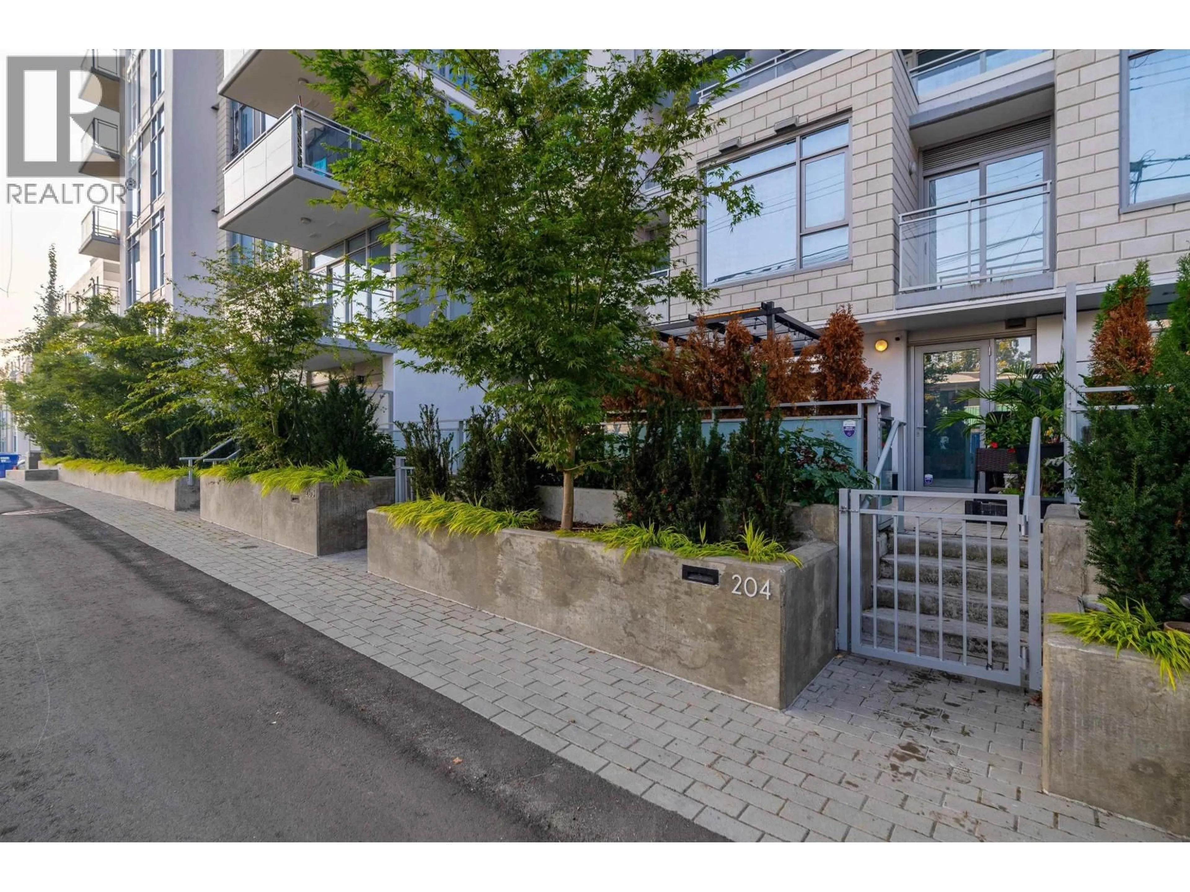 Unknown for 204 - 2435 KINGSWAY, Vancouver British Columbia V5R5G8