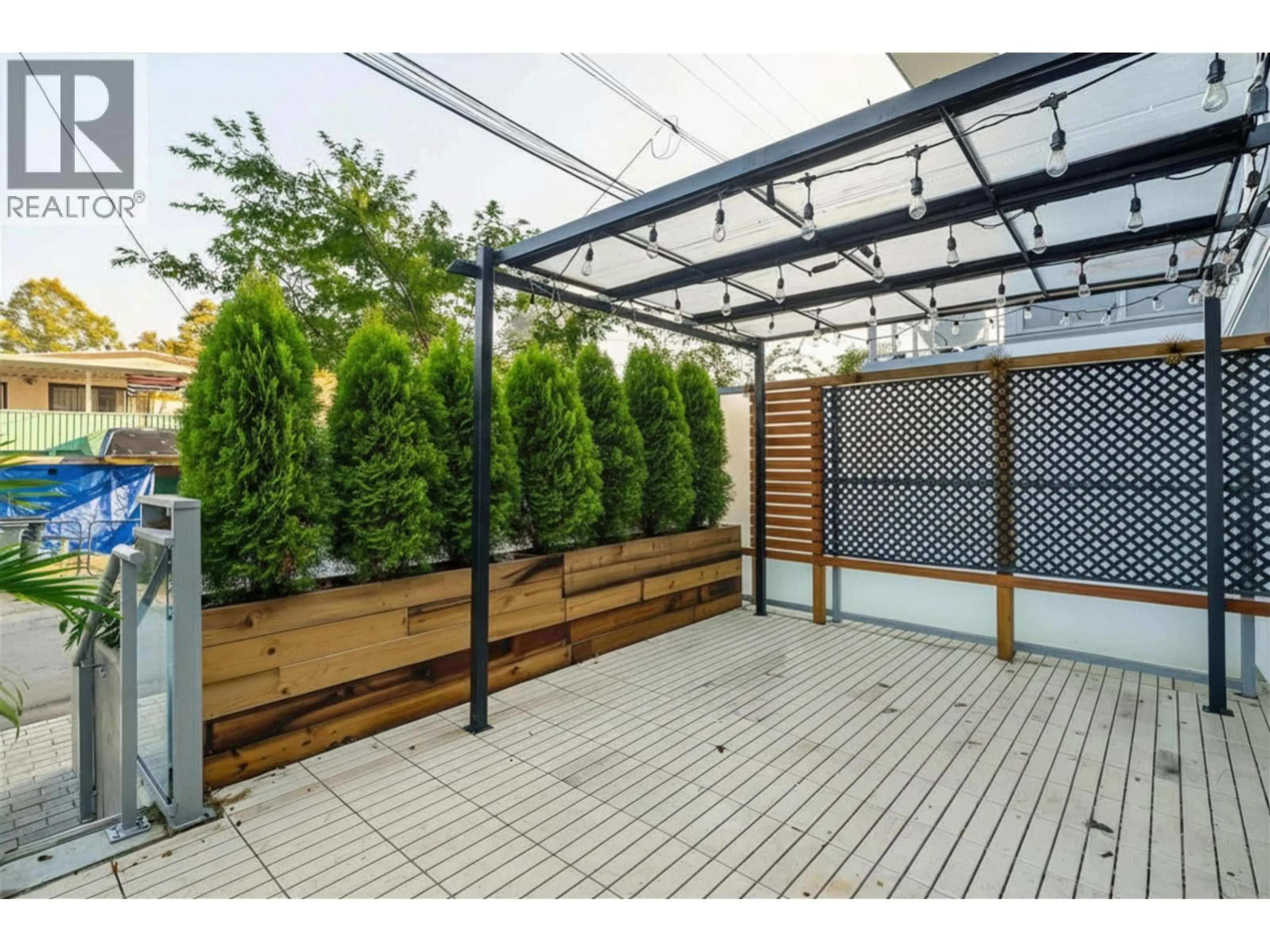 Patio, street for 204 - 2435 KINGSWAY, Vancouver British Columbia V5R5G8